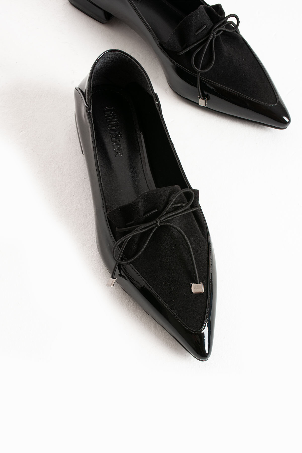 Güllü Shoes  Şıklığın Simgesi Kadın Siyah Parlak Sivri Burunlu Süet Detaylı Rahat Topuklu Babet Ayakkabı - Görsel 8