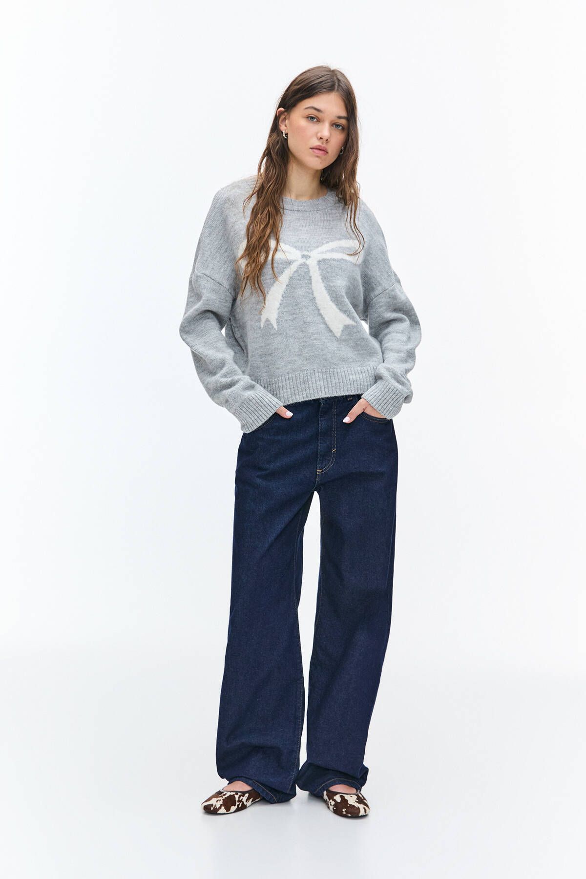 Pull & Bear-Knit jumper with bow graphic 3