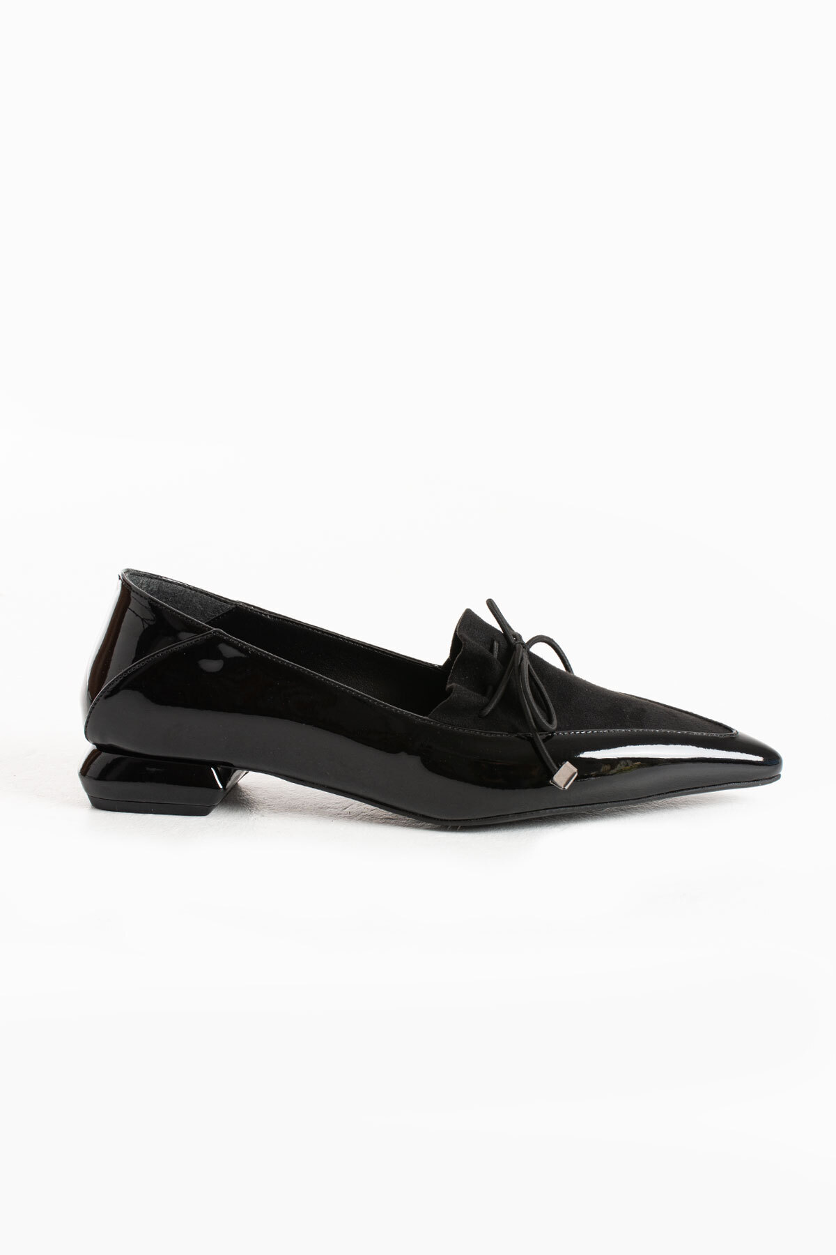 Güllü Shoes  Şıklığın Simgesi Kadın Siyah Parlak Sivri Burunlu Süet Detaylı Rahat Topuklu Babet Ayakkabı - Görsel 7