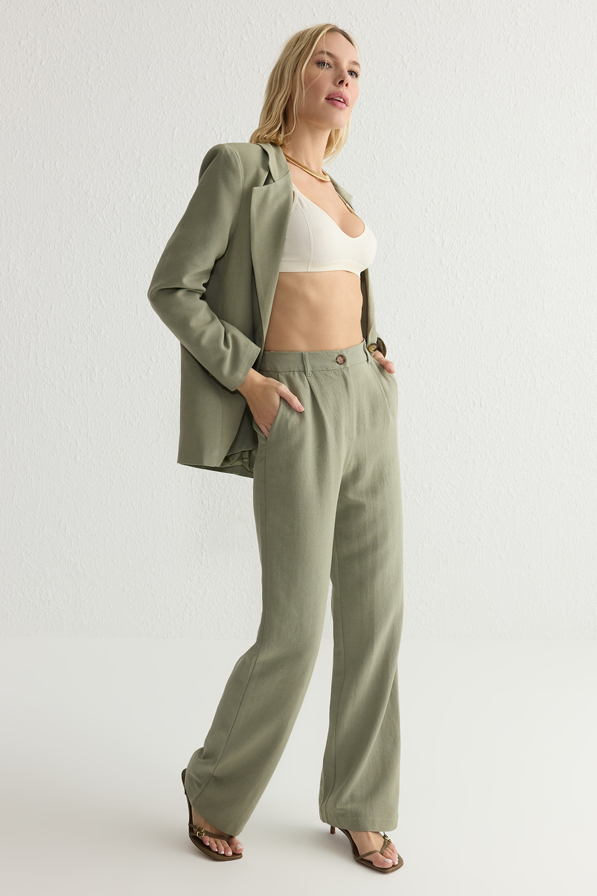 Trendyolmilla  Haki Keten Görünümlü Wide Leg/Geniş Paça Dokuma Pantolon TWOSS25PL00018 - Görsel 2