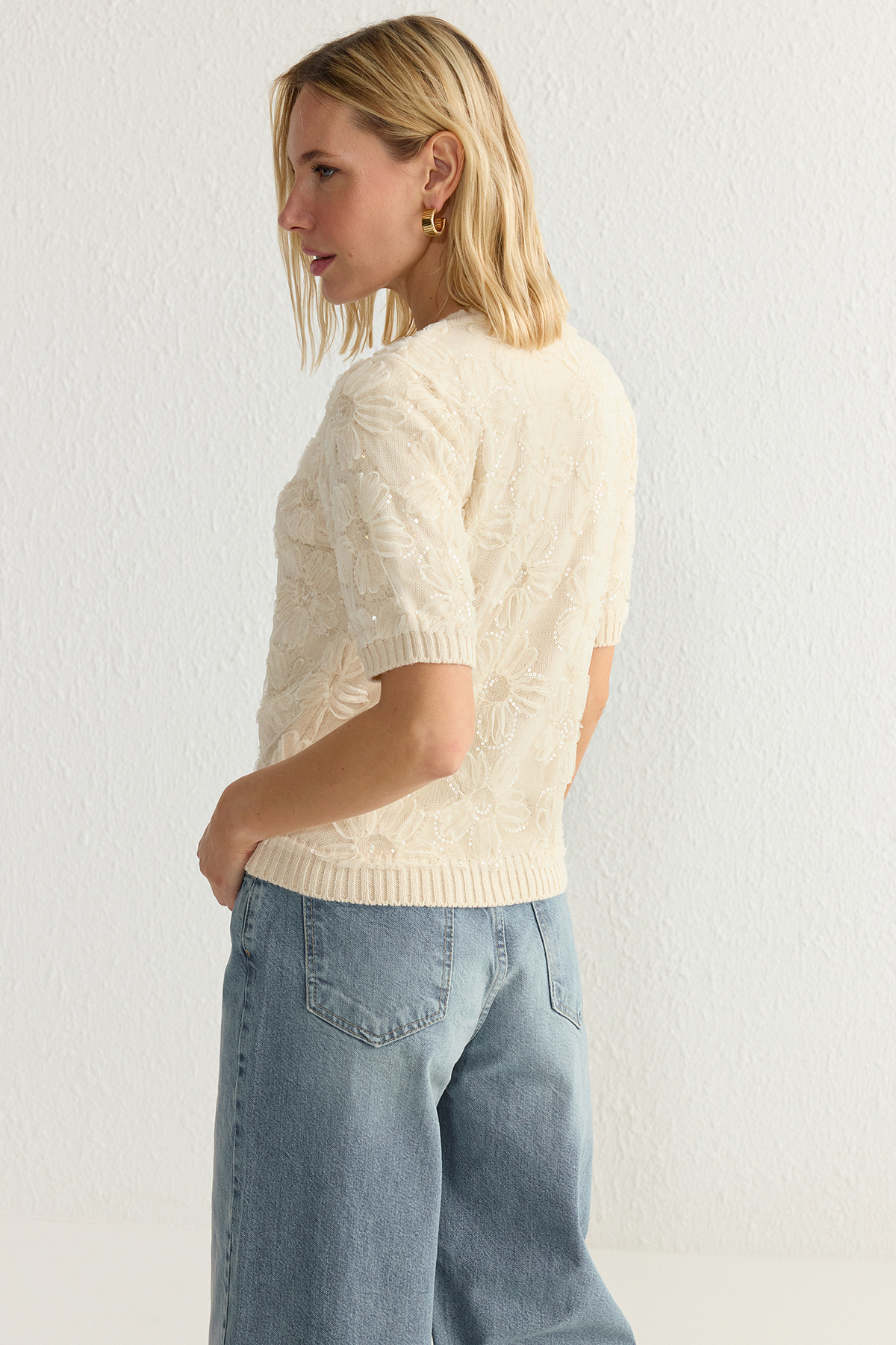 Trendyol Collection-Strickjacke aus ecrufarbenem Tüll mit Blumendruck TWOAW25HI00386 5