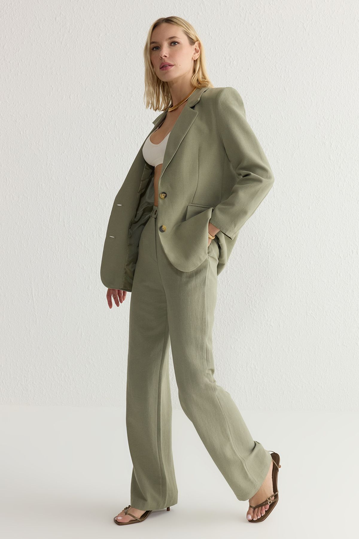 complete the look image