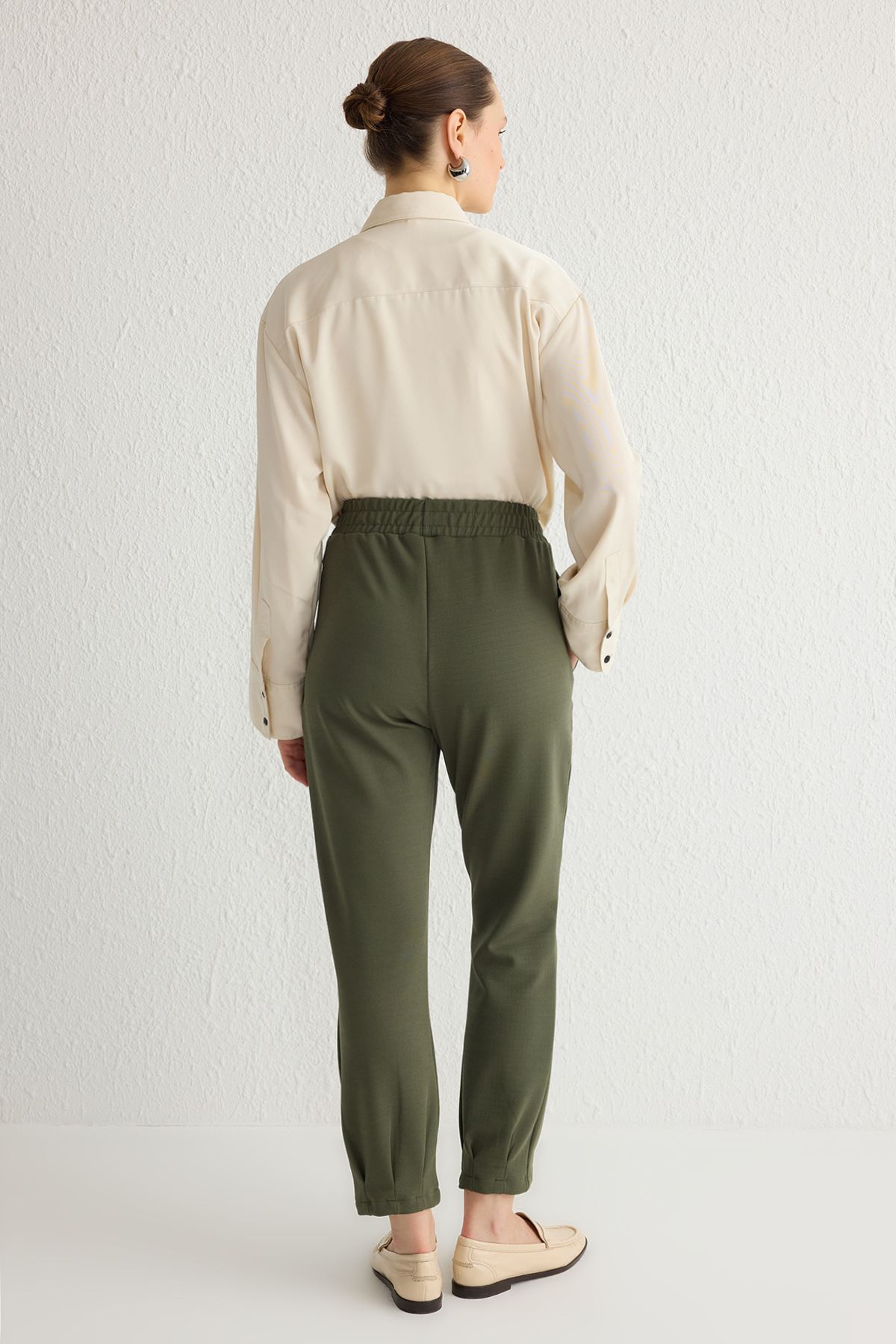 Trendyol Modest-Khaki rovné krepové pletené kalhoty Tctss25Tp00002 5