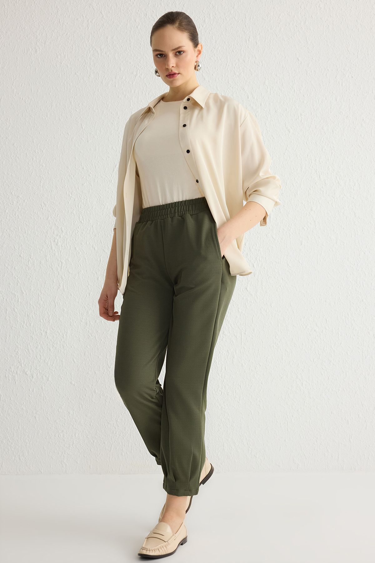 Trendyol Modest-Khaki rovné krepové pletené kalhoty Tctss25Tp00002 2