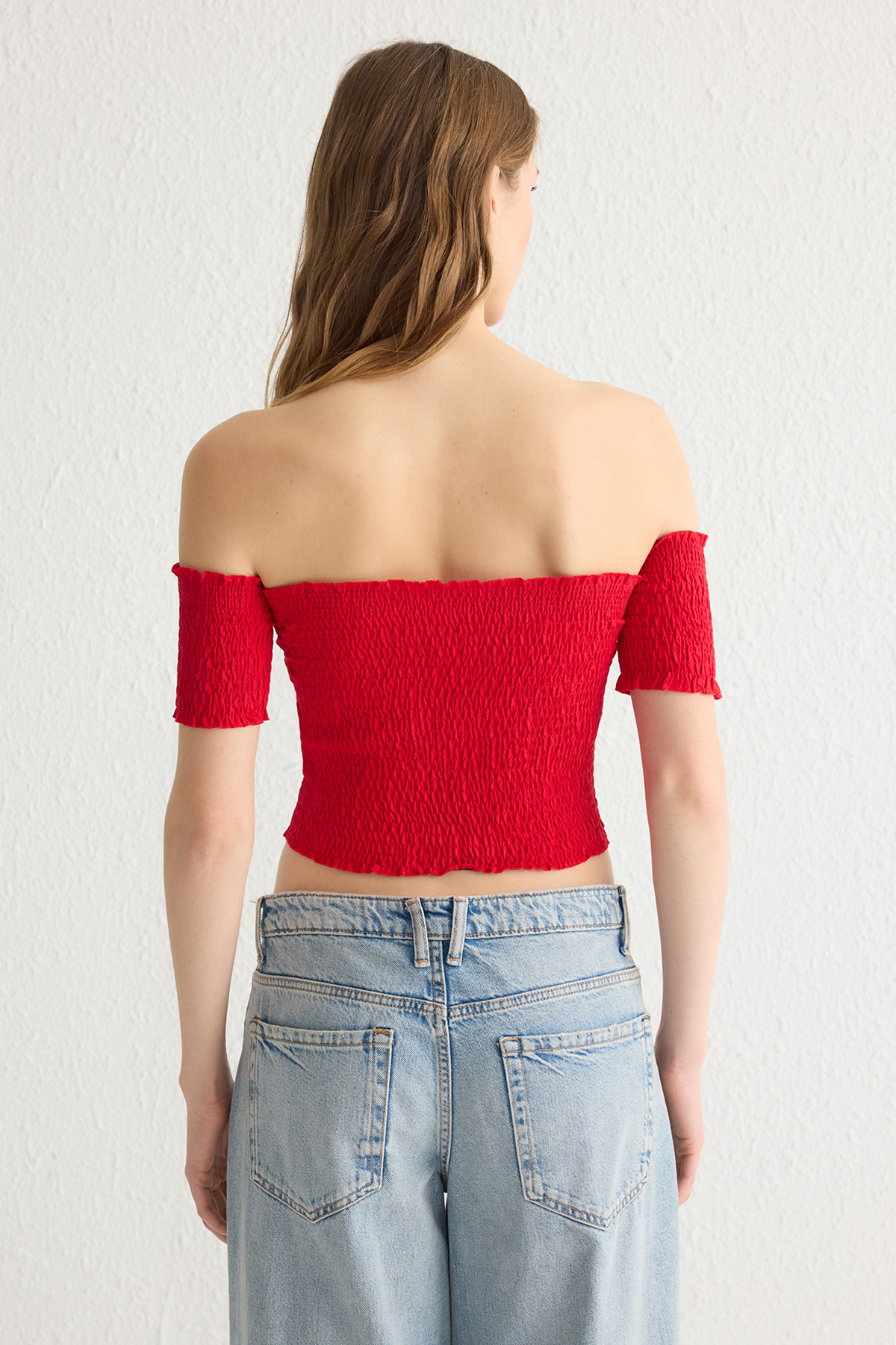 Trendyol Collection-Rote, gespleißte/körperbetonte, dehnbare Strickbluse mit Carmen-Ausschnitt und Crop-Gipes TWOSS25BZ00173 5
