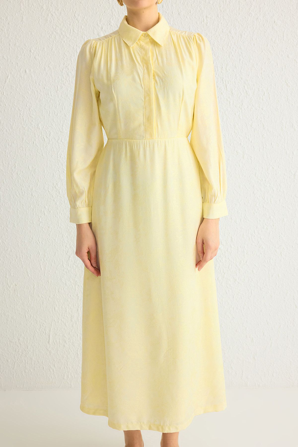 Trendyol Modest-فستان منسوج بياقة قميص من قماش الجاكار باللون الأصفر الفاتح TCTSS25EB00009 7