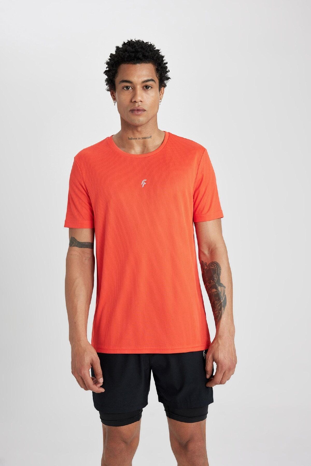 DeFacto-Športové tričko Slim Fit s potlačou Crew Neck – X6142Az24Sp 4