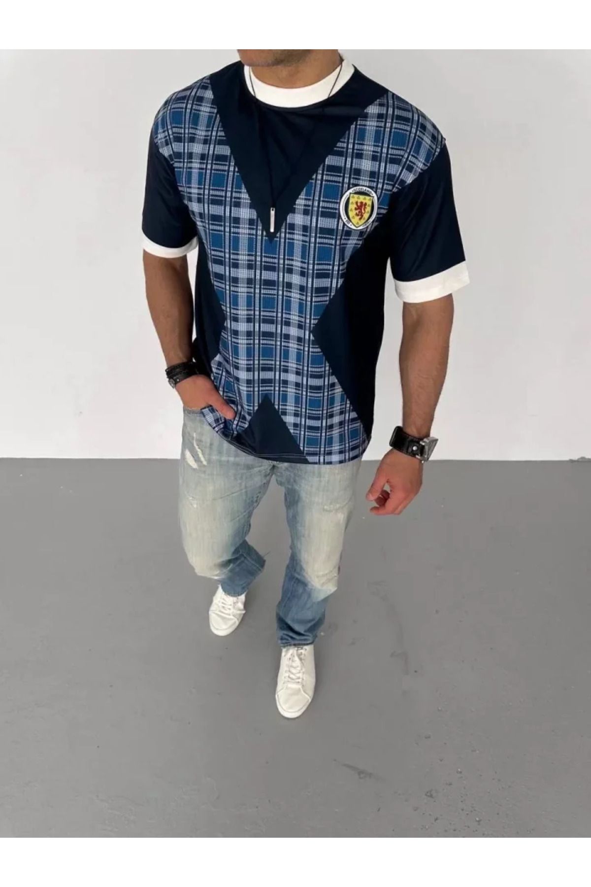 leyla sanat sanata yeni bir bakış açısı leyla sanat sanata yeni bir bakış açısı Unisex Bisiklet Yaka Baskılı Oversize T-Shirt - Siyah