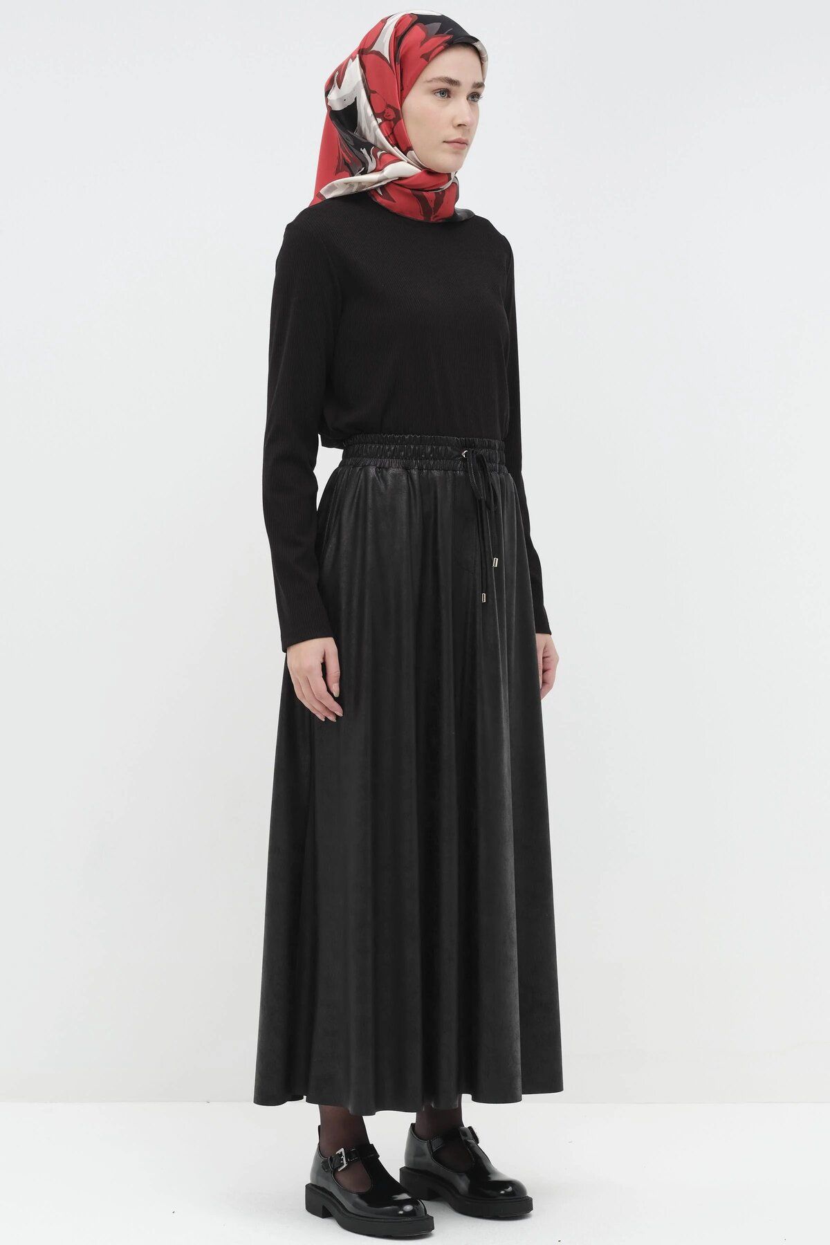 Tuğba-Four-Piece Pocket Skirt - Black 4