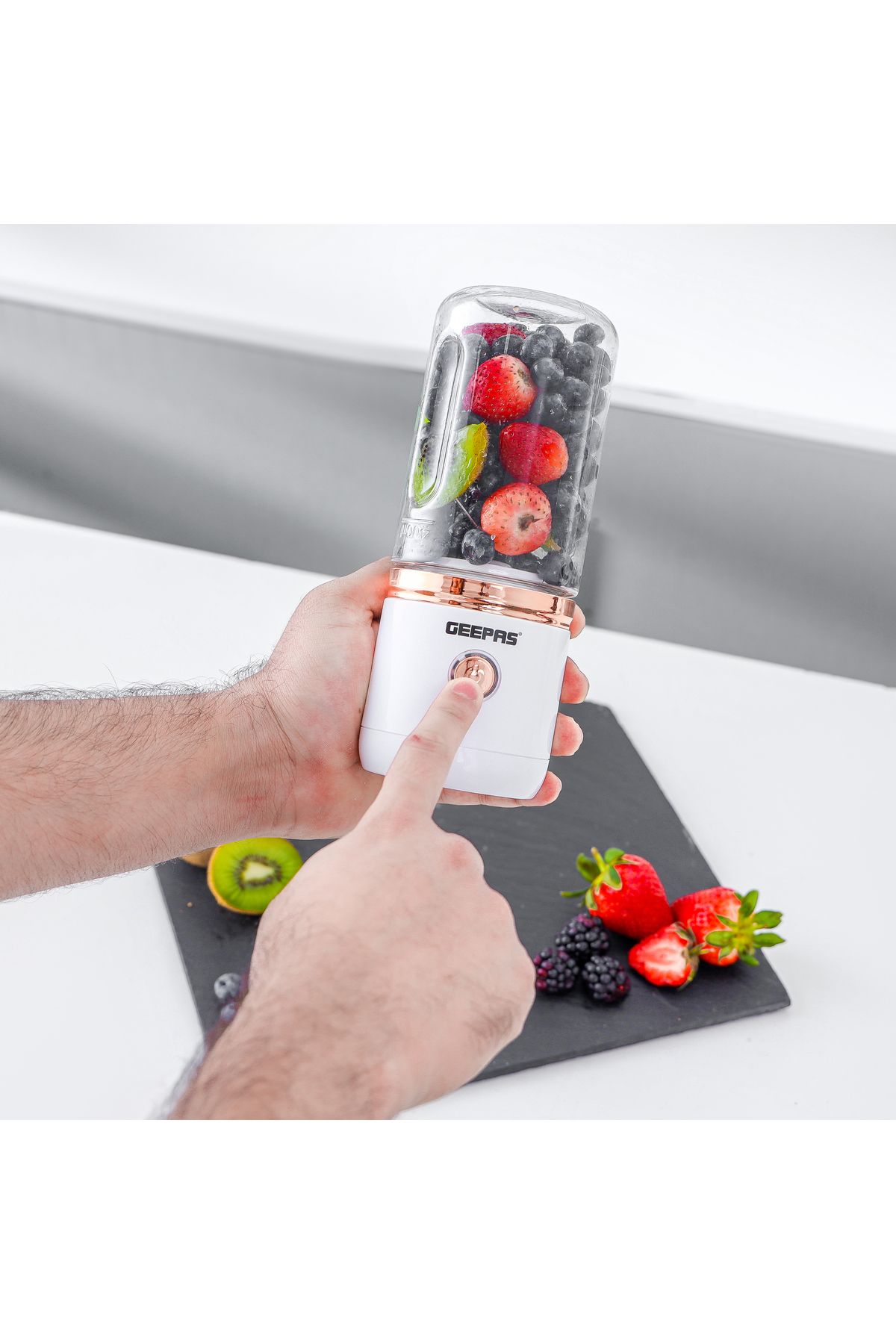 Geepas-Rechargeable Portable Blender, 420 ml Capacity, Juicing Machine With Single Click Operation 1