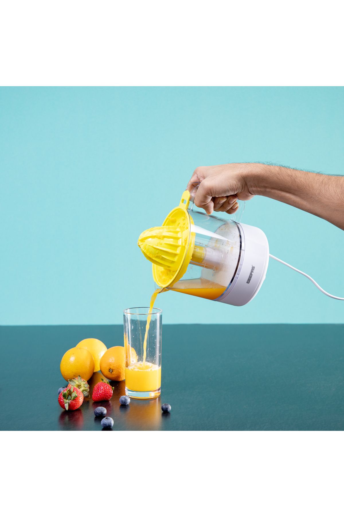 Geepas-GCJ9900 25W Citrus Juicer - Portable 2 Pressing Cone for Quick, Healthy, Nutritious Juices 2