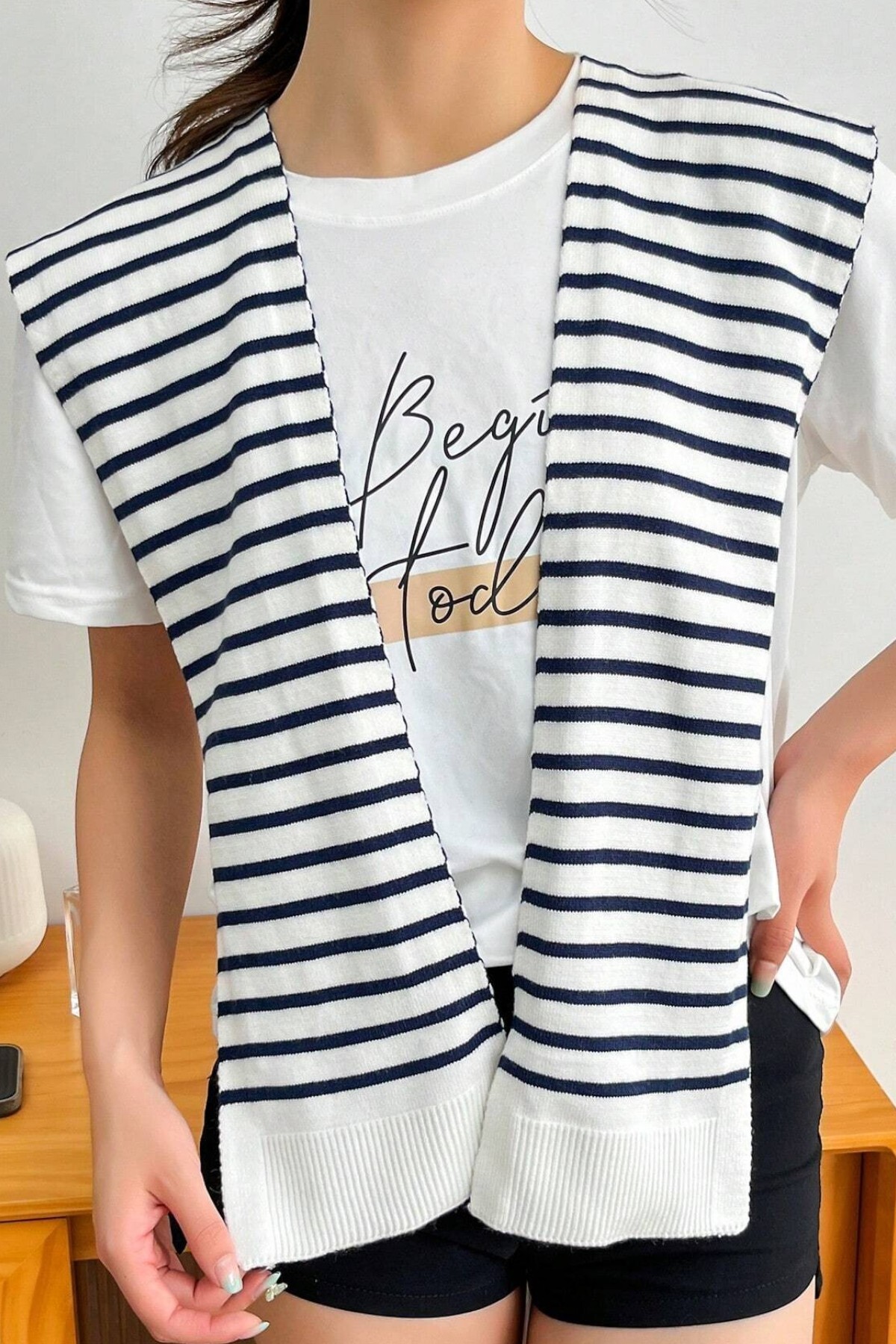 Moibody  %100 Akrilik Triko Örme Ofis ve Günlük Moda Omuz Şalı Ekru Zemin Çizgili - Görsel 3