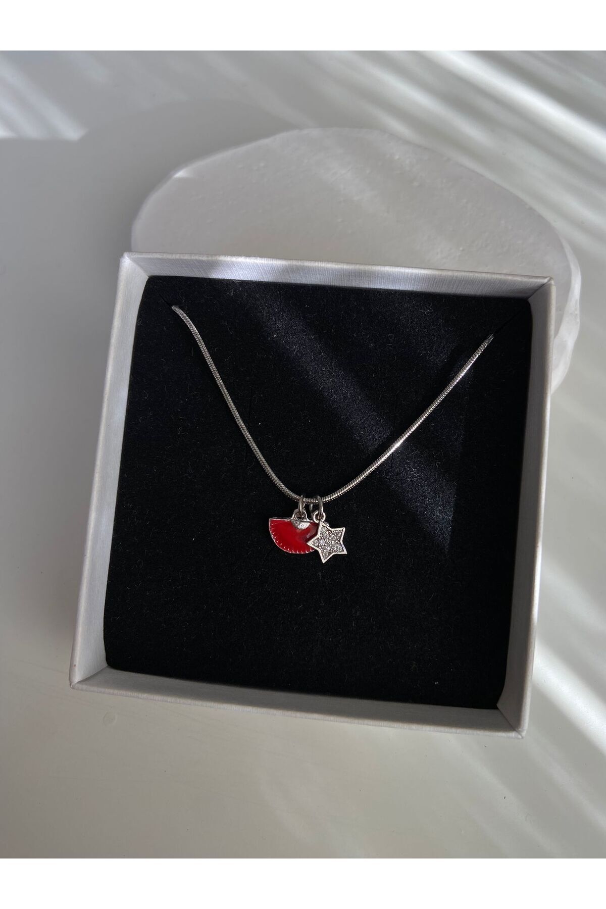 Kırmızı Yelpaze ve Taşlı Yıldız Charm Gümüş Çelik Kolye - Detay Görseli 1