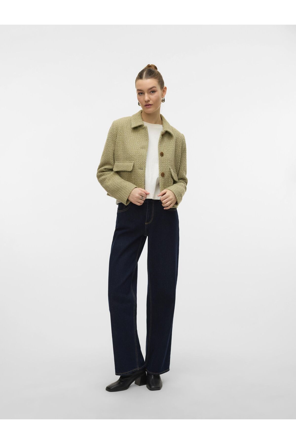 VERO MODA Awnaoko Cropped Jacke - Kurz Geschnittene Jacke Aus Recyceltem Polyester, Mit Reverskragen