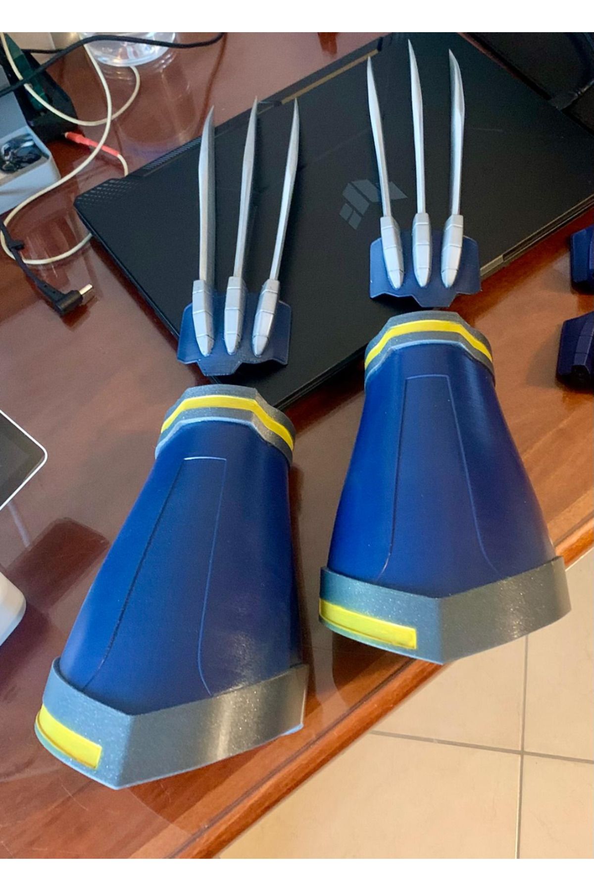 NOMOTHETIC Wolverine Pençeleri ve Kol Aparatı: X-Men Evreninden Gücünüzü Gösterin!