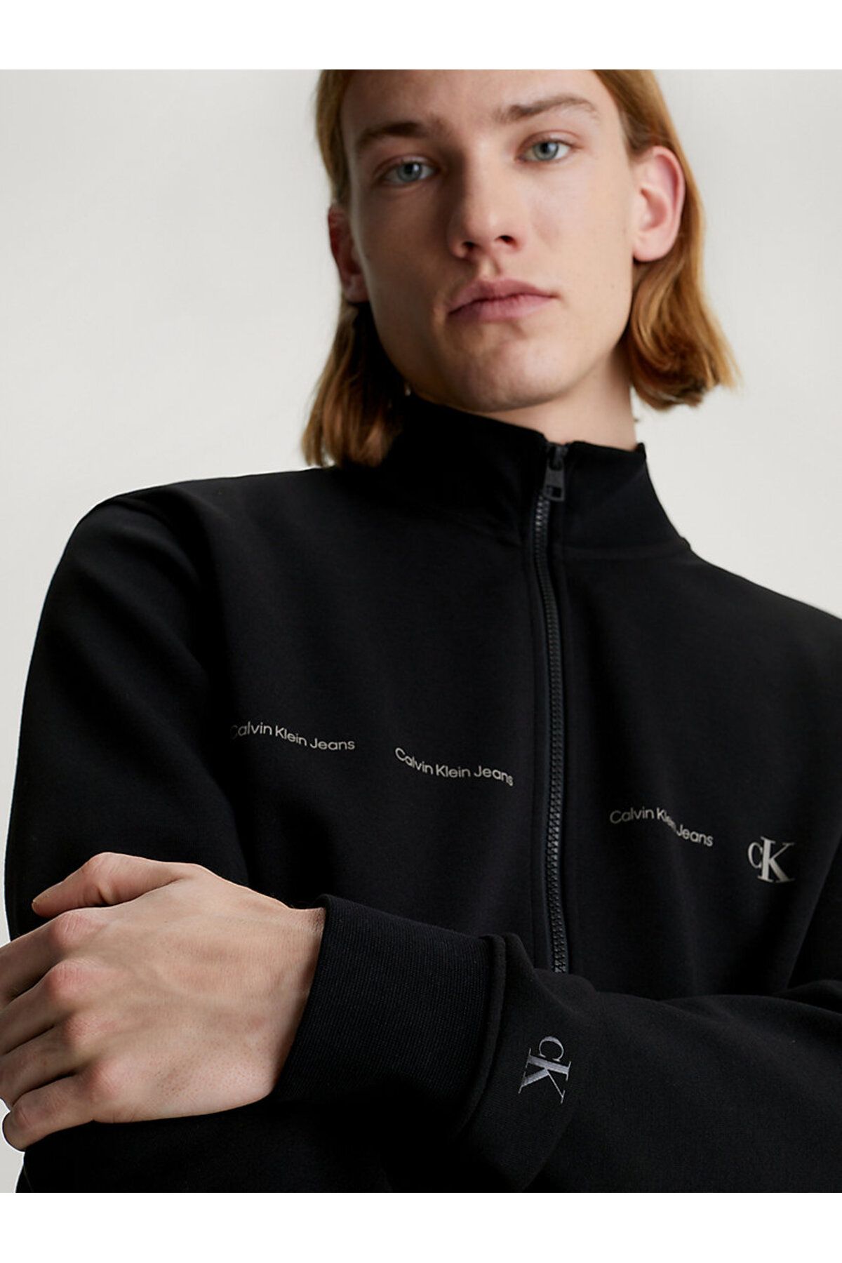 سویشرت مشکی مردانه آرم را از طریق تکرار کنید Calvin Klein