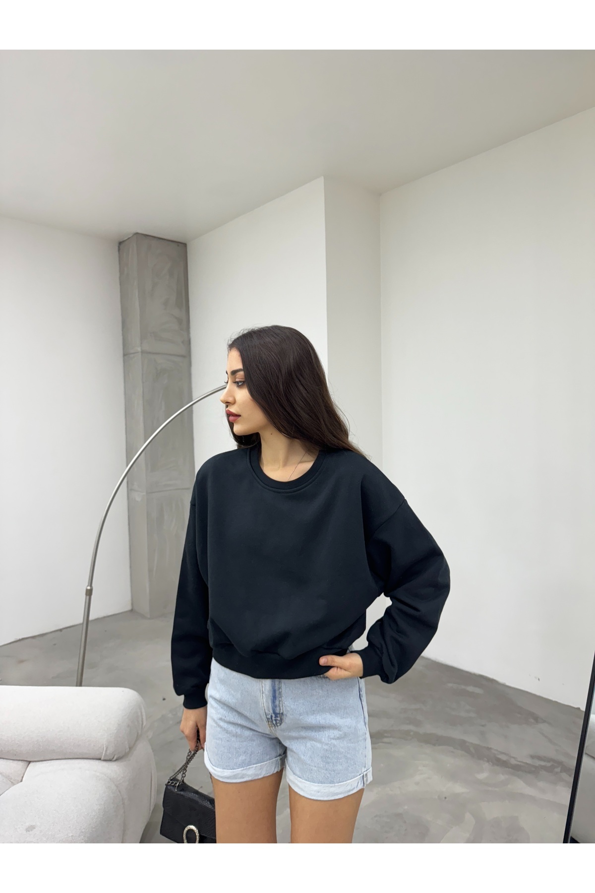 BİKELİFE-Schwarzes, kurzes Oversize-Sweatshirt für Damen 5