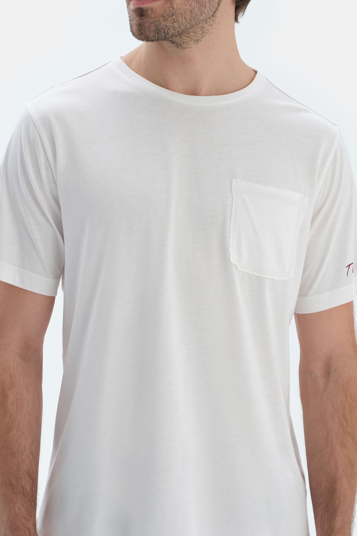 ست پیژامه مردانه گلدوزی ECRU به تفصیل شش لباس بافی T SHIRT PANTS Dagi