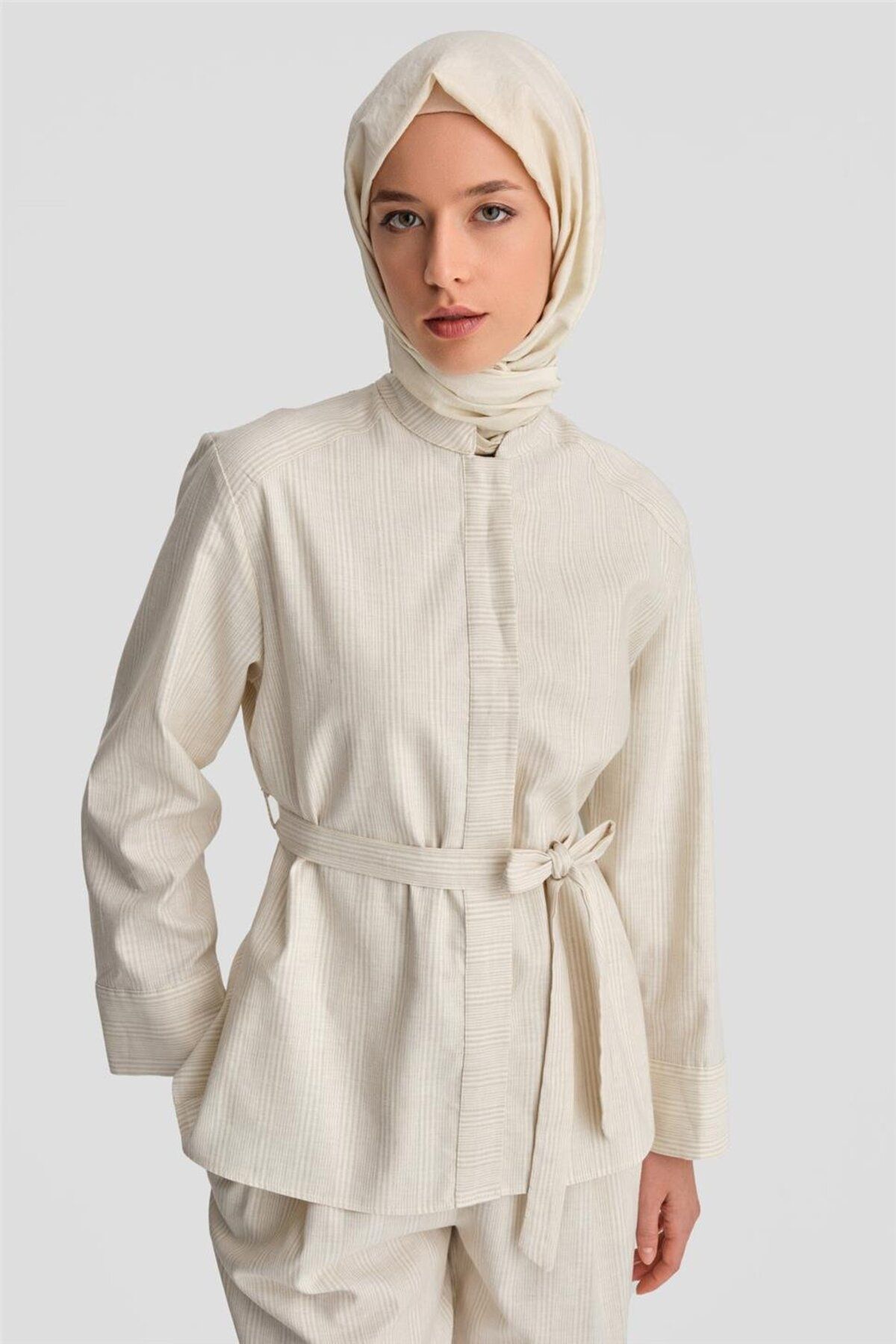 Armine-طقم قطن مخطط سميك باللون البيج الفاتح - 24k6853 1