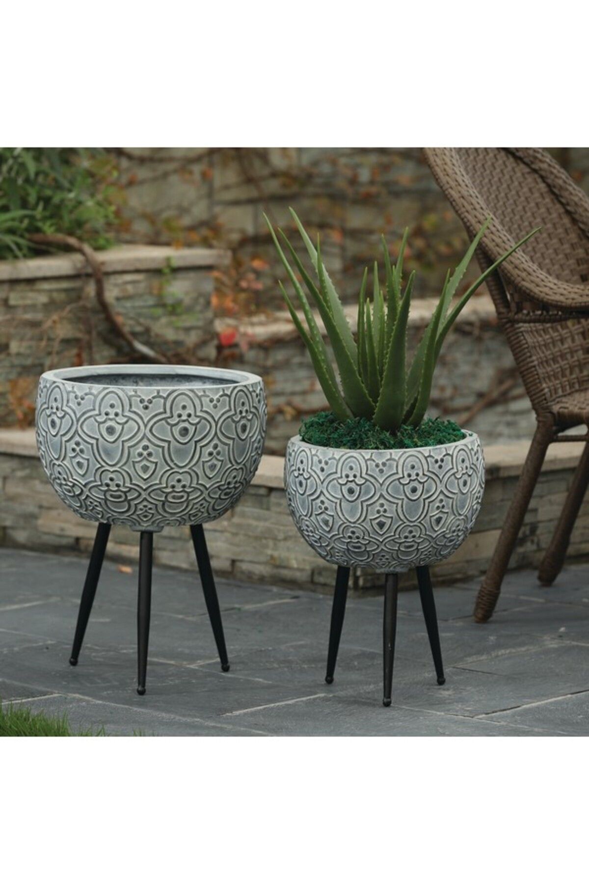 SERENE-Quick Cleaning Portable Round Planter with Tripod Stand 4