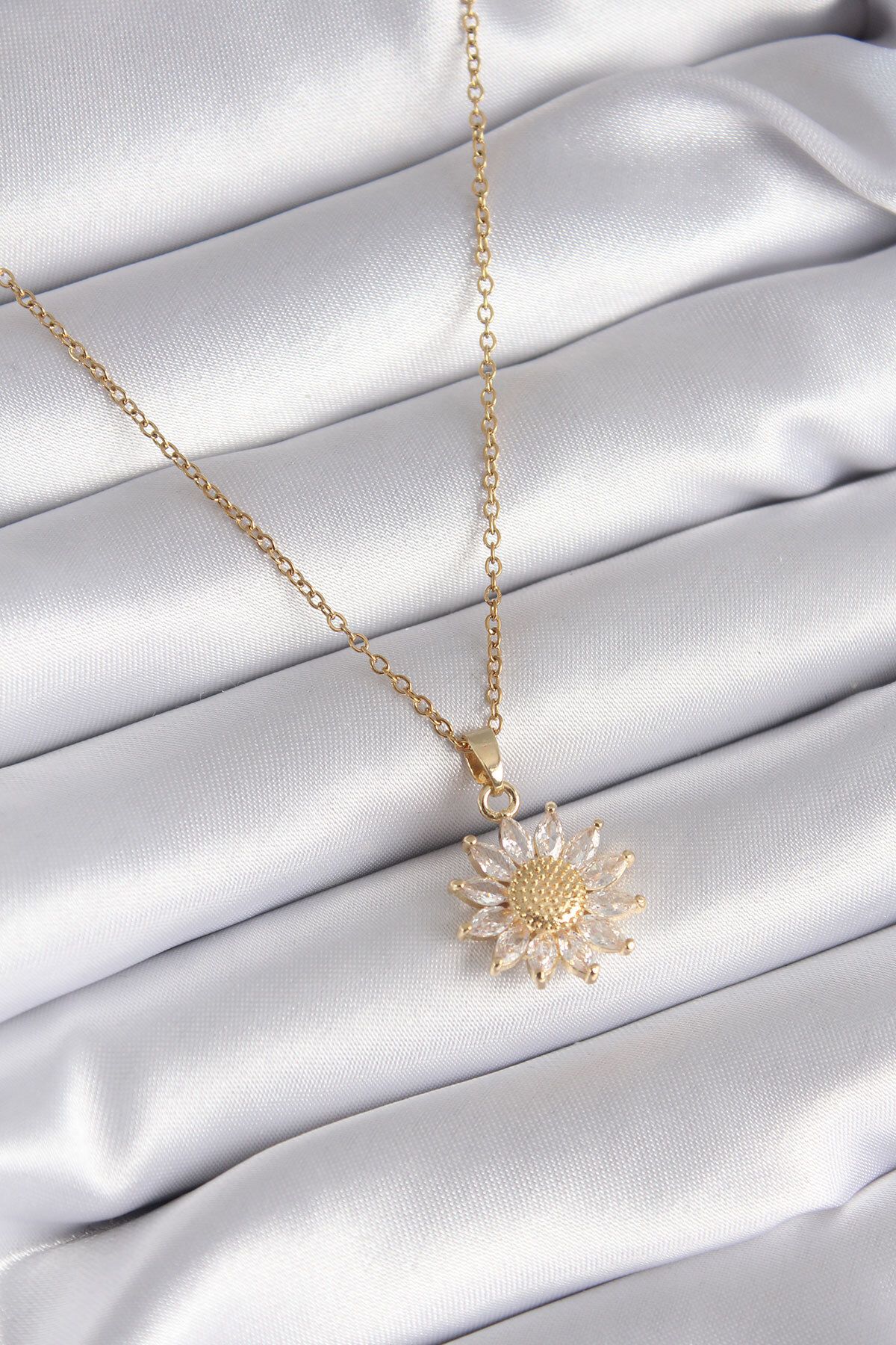 New Things 316L Çelik Gold Renk Zirkon Taşlı Papatya Model Kadın Kolye