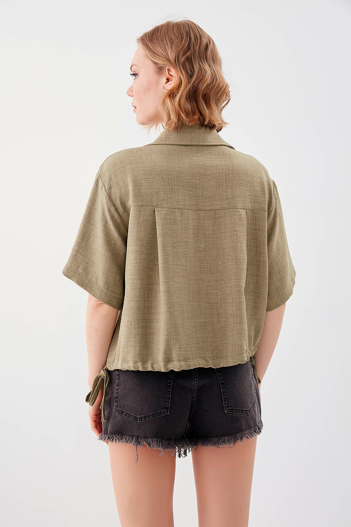Vitrin-Crop-Shirt mit einer Tasche und elastischem Bund 5
