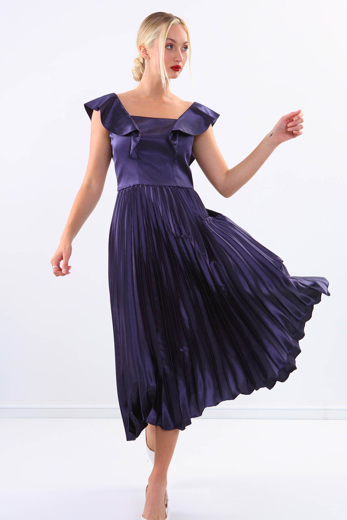 Vitrin-Sleeve Ruffle Skirt Pleated Satin Dress 4