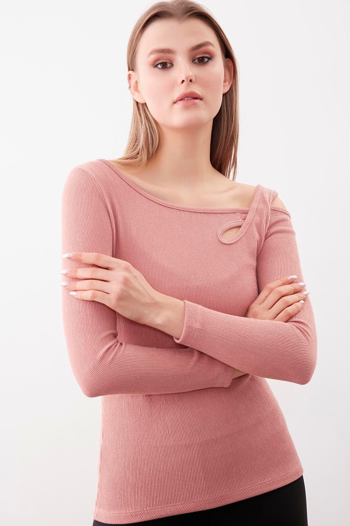 Vitrin-Shoulder Detailed Wide Collar Blouse 2