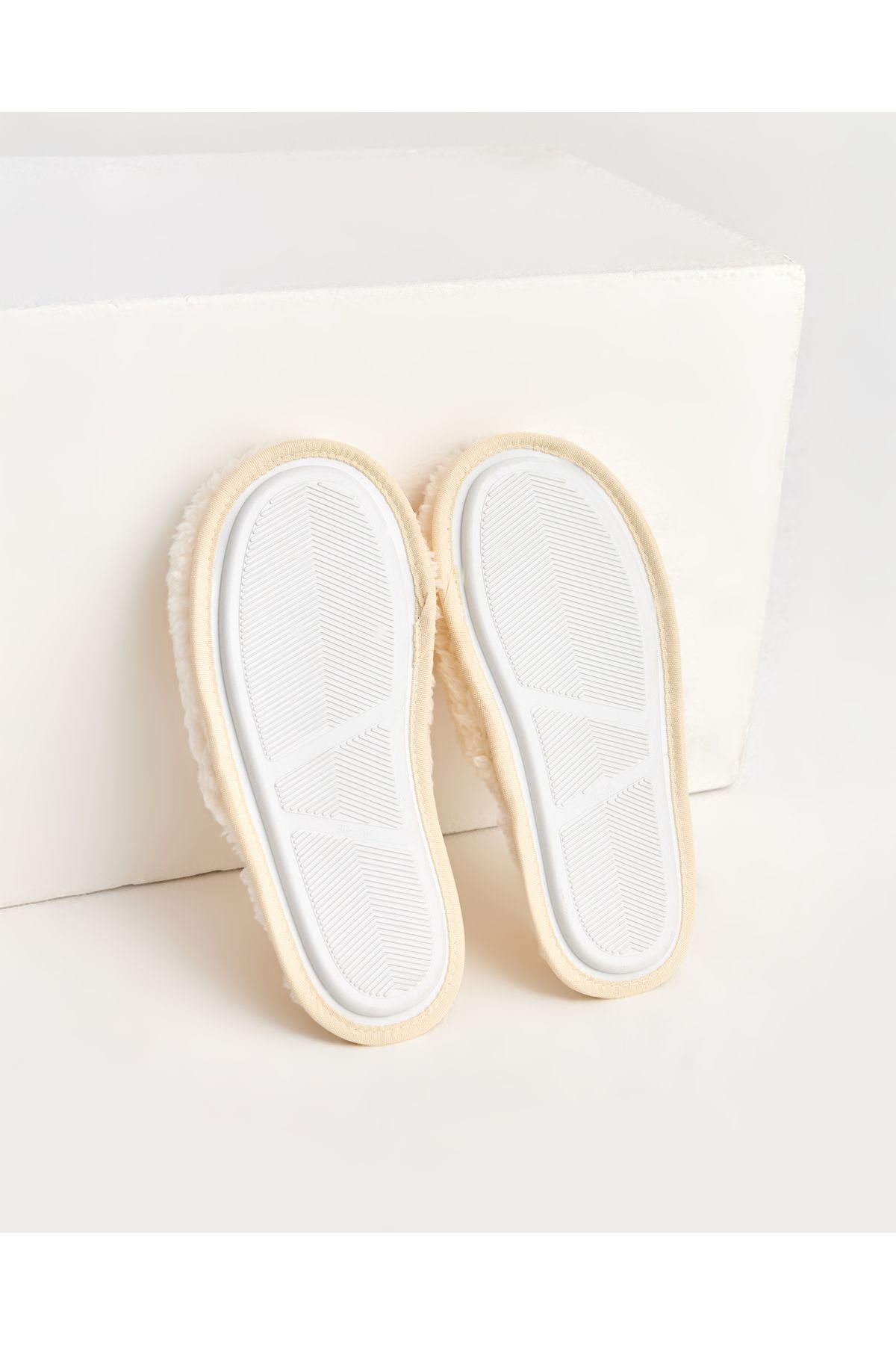 Chirpy-Dodo - Daisy Patterned Women's House Slippers 5