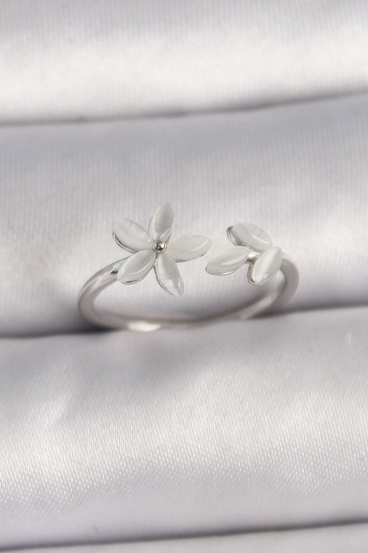 BESKAR-Brass Silver Color White Enamel Flower Model Adjustable Ring 1