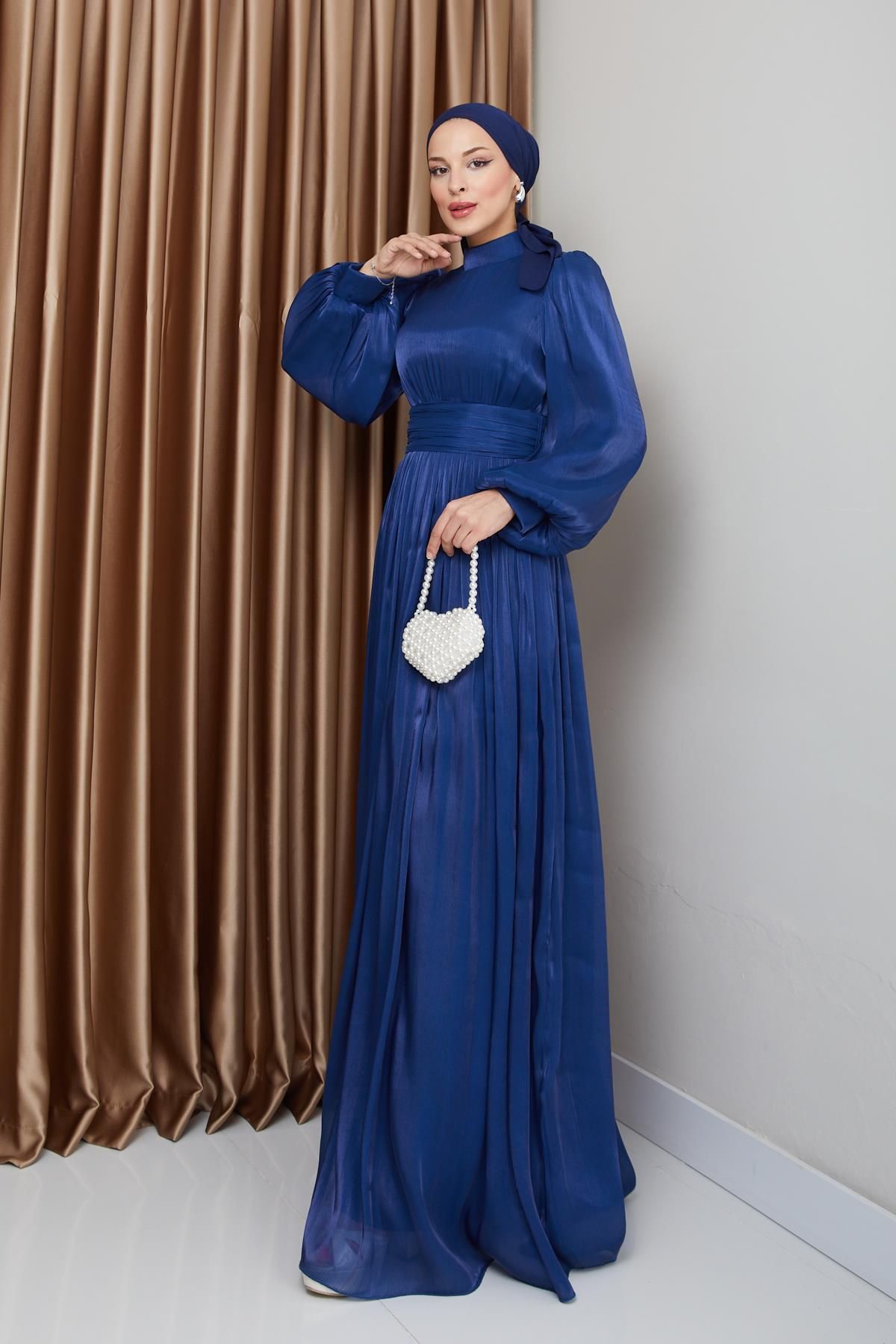 Olcay-Detailliertes Yoryo-Abendkleid aus Seide mit Hijab und Gürtel an der Taille K. INDIGO 1225 6