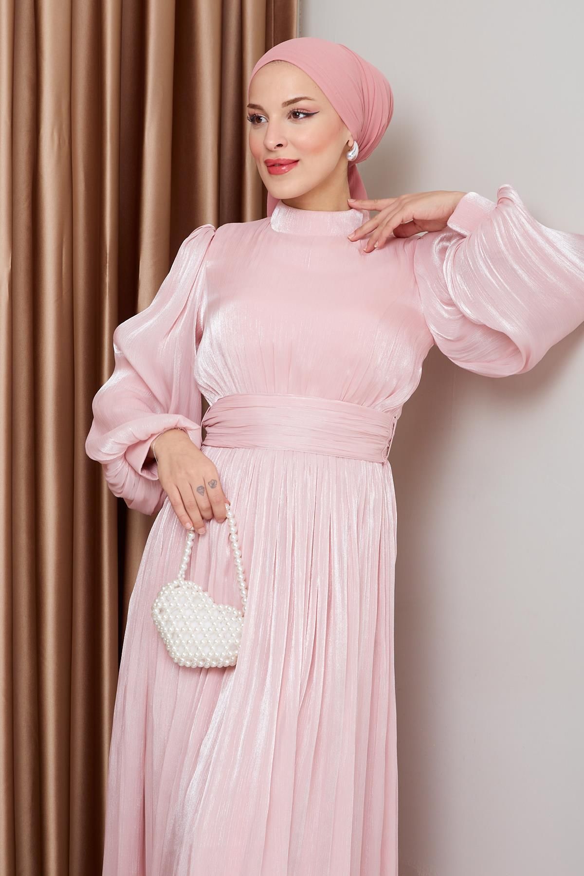 Olcay-Detailliertes Yoryo-Abendkleid aus Seide mit Hijab und Gürtel an der Taille PUDRA 1225 3