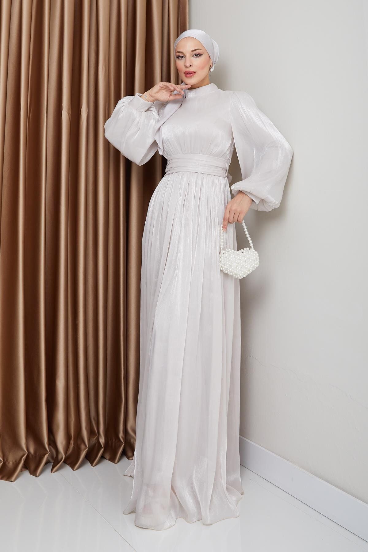 Olcay-Yoryo Silk Hijab Abendkleid mit Taillengürtel und Kordelzug-Detail STONE 1225 6