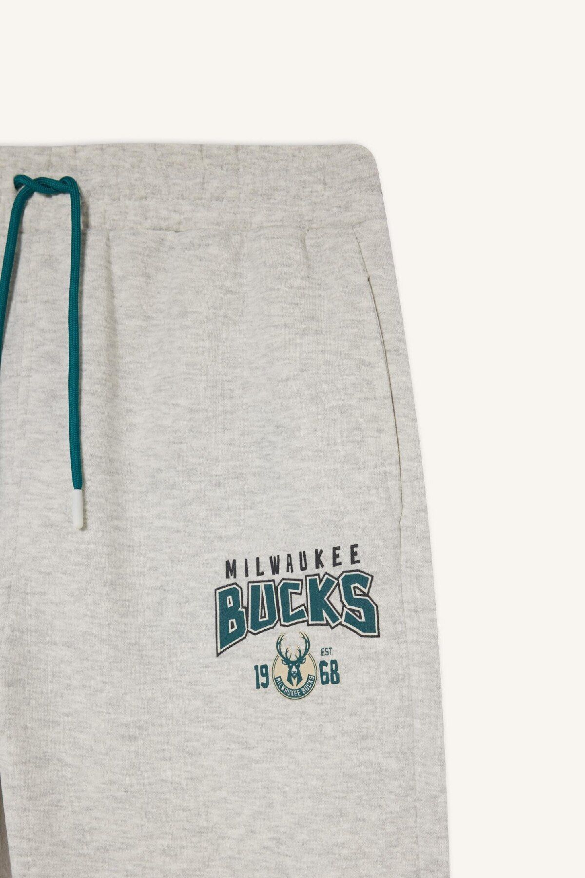 DeFacto-Defactofit - Nba Milwaukee Bucks Sportswear Hrubé tepláky Jogger s vreckami a čipkou v páse D6 8