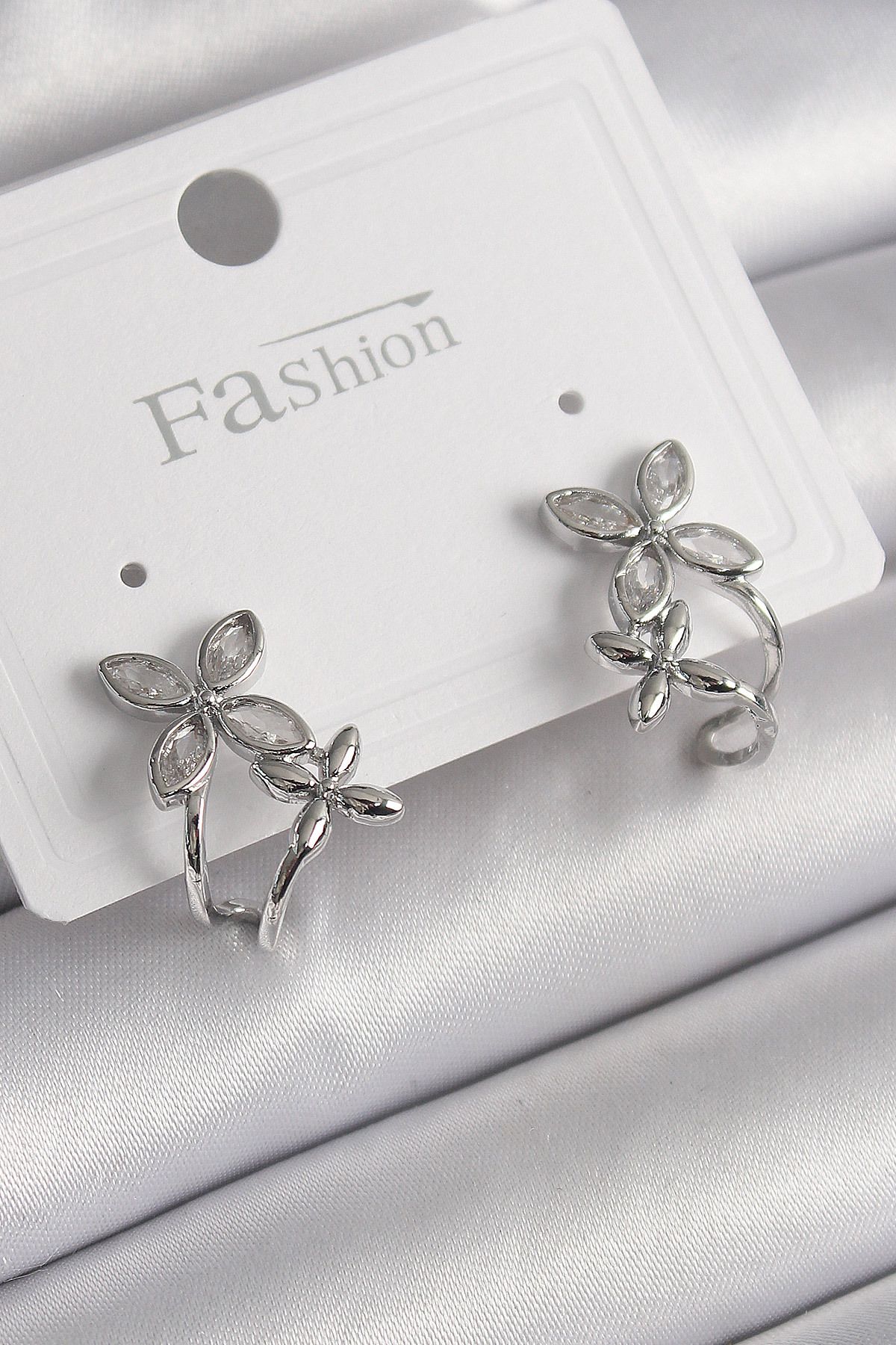 BZK ACCESSORİES Pirinç Gümüş Renk Zirkon Taşlı 2'Li Çiçek Model Kadın Küpe