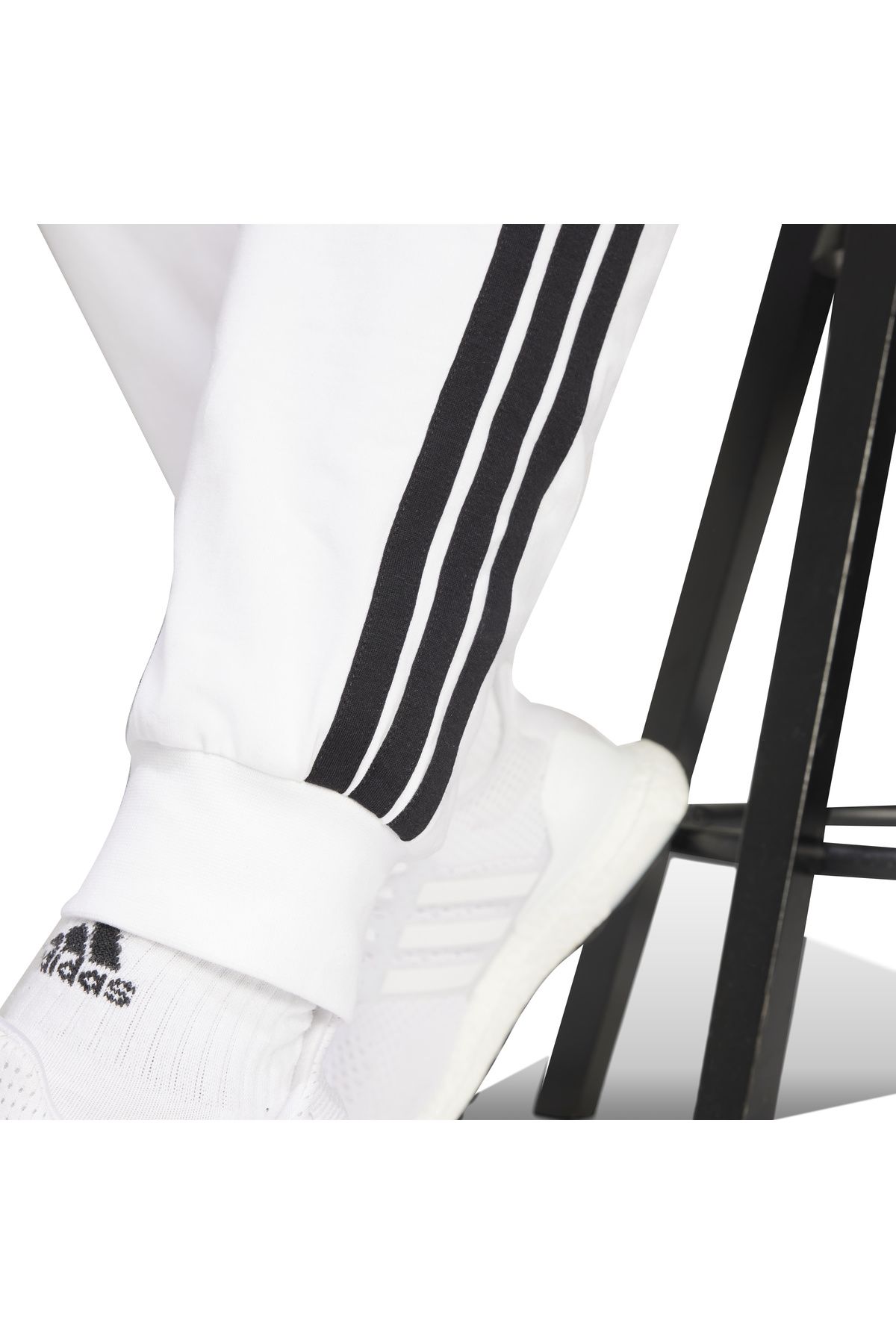 adidas-Essentials 3-prúžkové tepláky Jogger 6