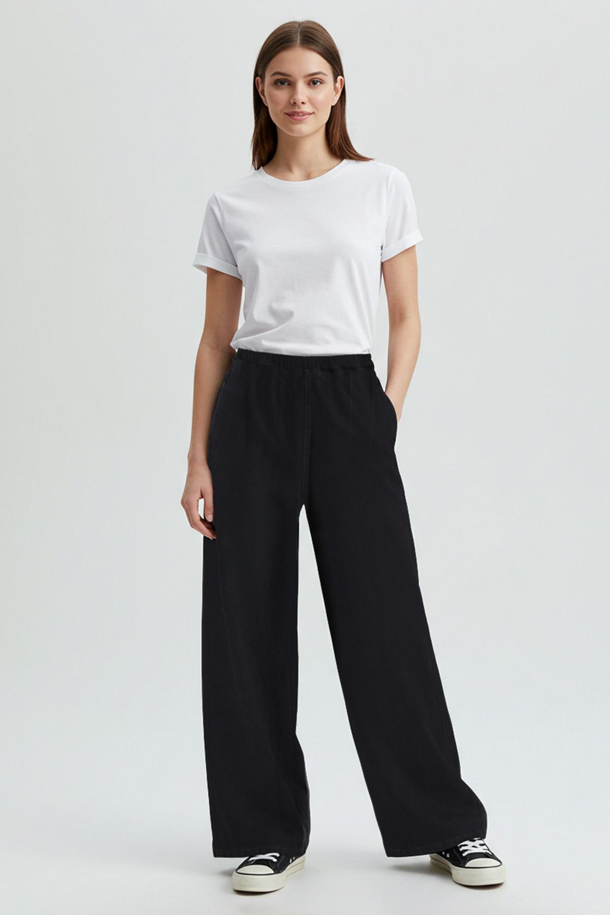 Trendyol Collection Czarne Jeansy Z Elastyczną Talią I Wysokim Stanem, Bardzo Szerokie Nogawki Twoss25je00037 Kobieta - 36