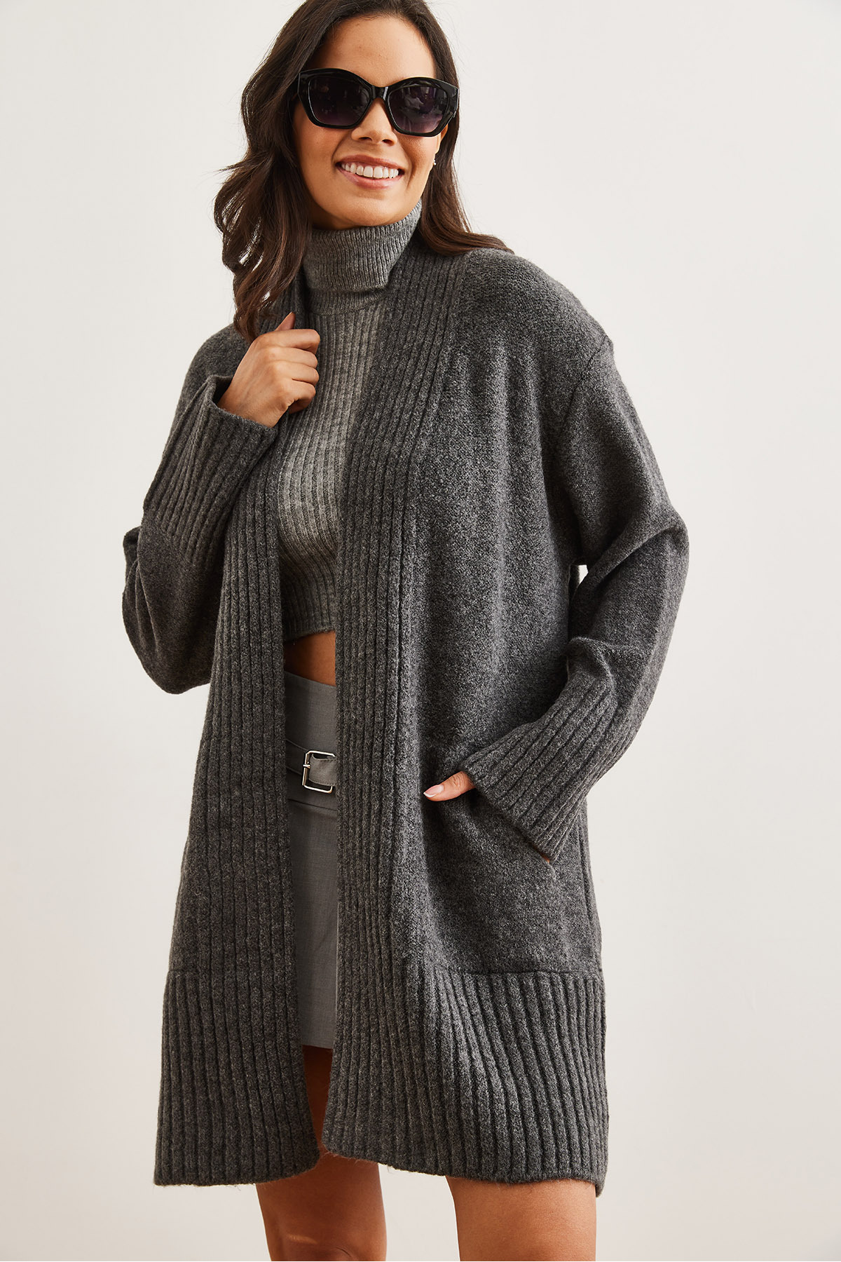 Olalook  Kadın Antrasit Cepli Yaka Detaylı Yumuşak Dokulu Triko Hırka HRK-19000322 - Görsel 3