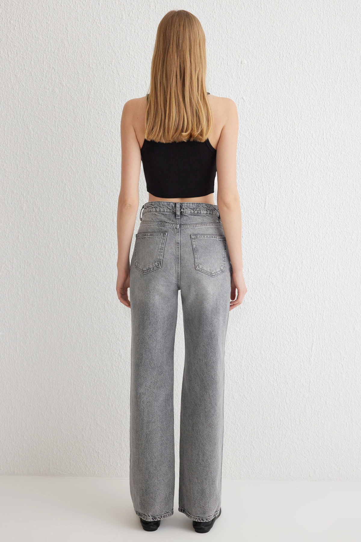 Trendyol Collection-Graue Jeans mit hoher Taille und weitem Bein TWOAW24JE00074 5