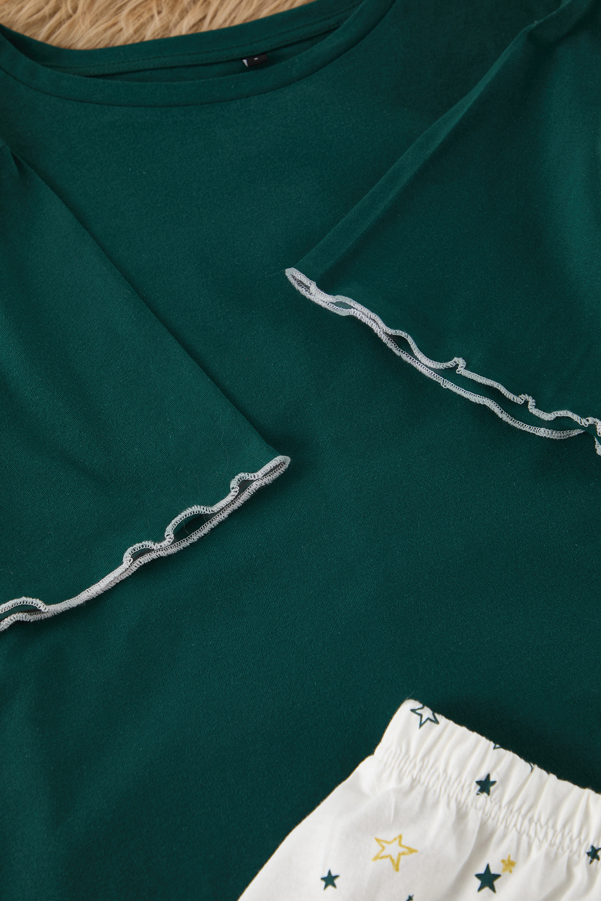 Trendyolmilla  Zümrüt Yeşili Galaksi Desenli Baby Overlok Detaylı Şortlu Örme Pijama Takımı THMSS24PT00203 - Görsel 4