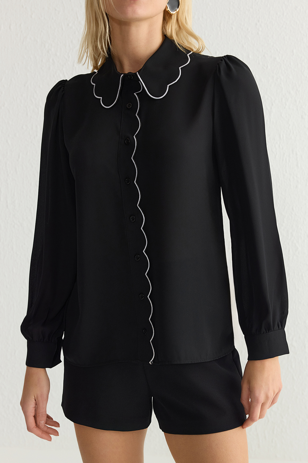 Trendyolmilla  Siyah Mint Nakış Detaylı Dokuma Gömlek TWOAW21GO0302 - Görsel 3