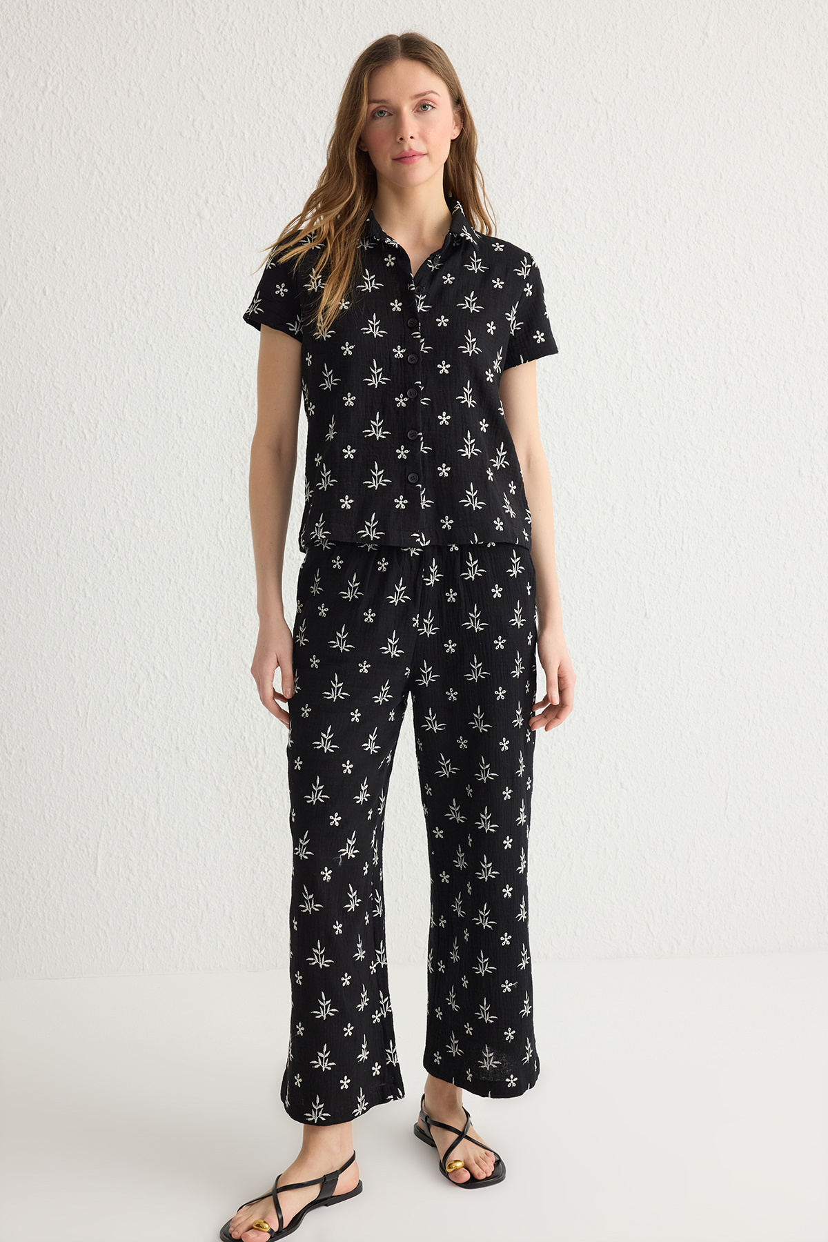 Trendyolmilla  Siyah Brode/Fisto Detaylı Dokuma Alt-Üst Takım TWOSS25AU00019 - Görsel 4