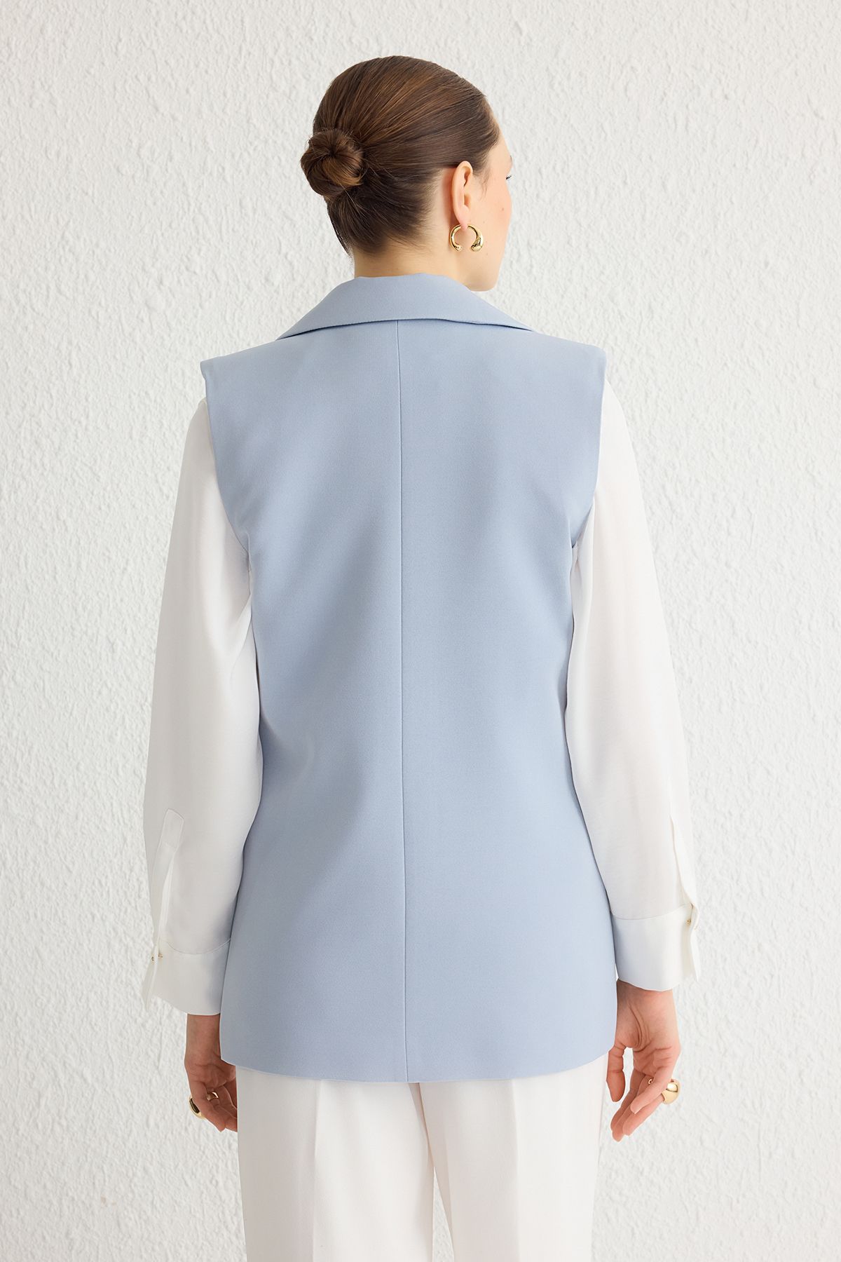 Trendyol Modest-سترة منسوجة بتفاصيل جيب بزر واحد باللون الأزرق الفاتح TCTAW24YL00017 5