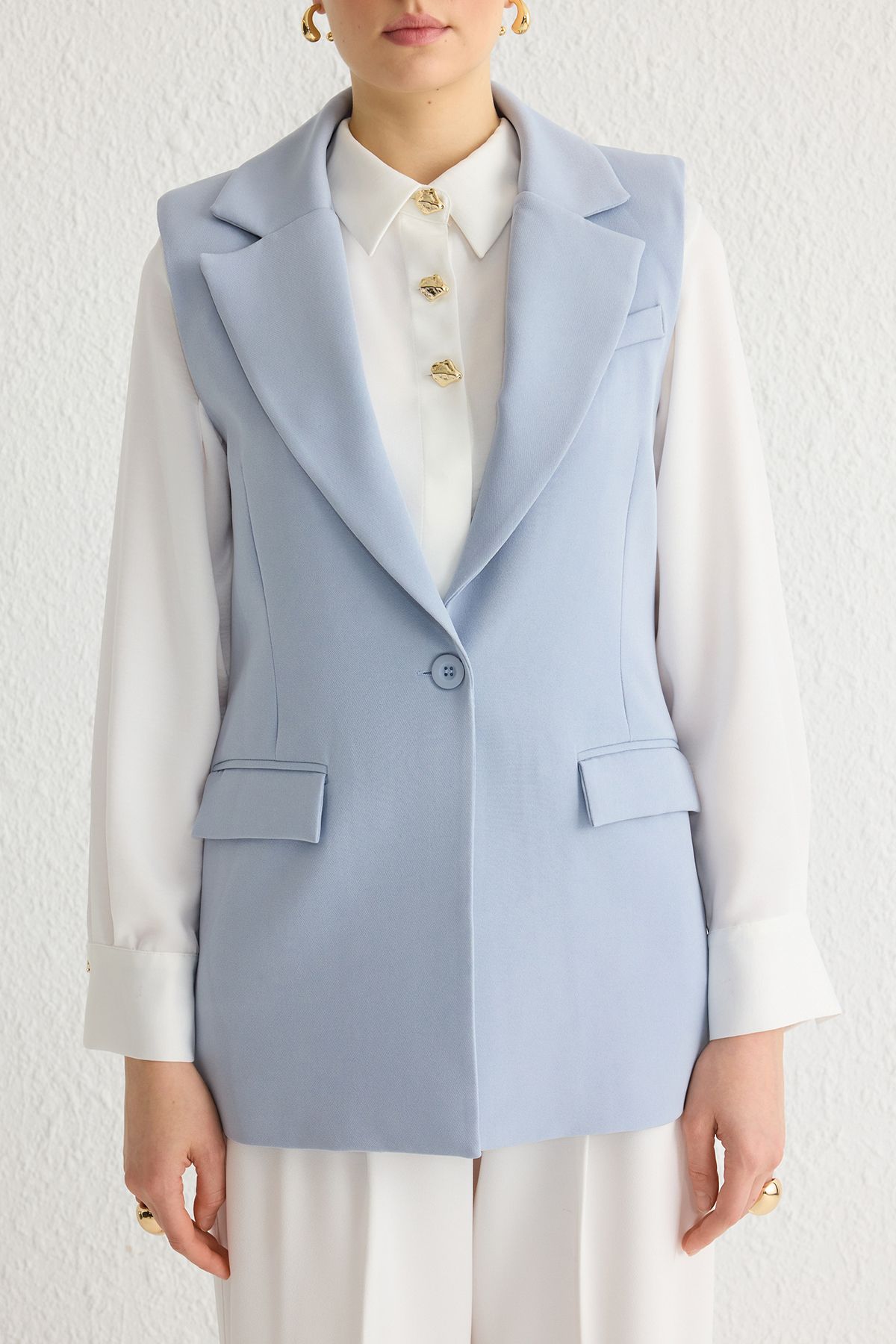 Trendyol Modest-سترة منسوجة بتفاصيل جيب بزر واحد باللون الأزرق الفاتح TCTAW24YL00017 4