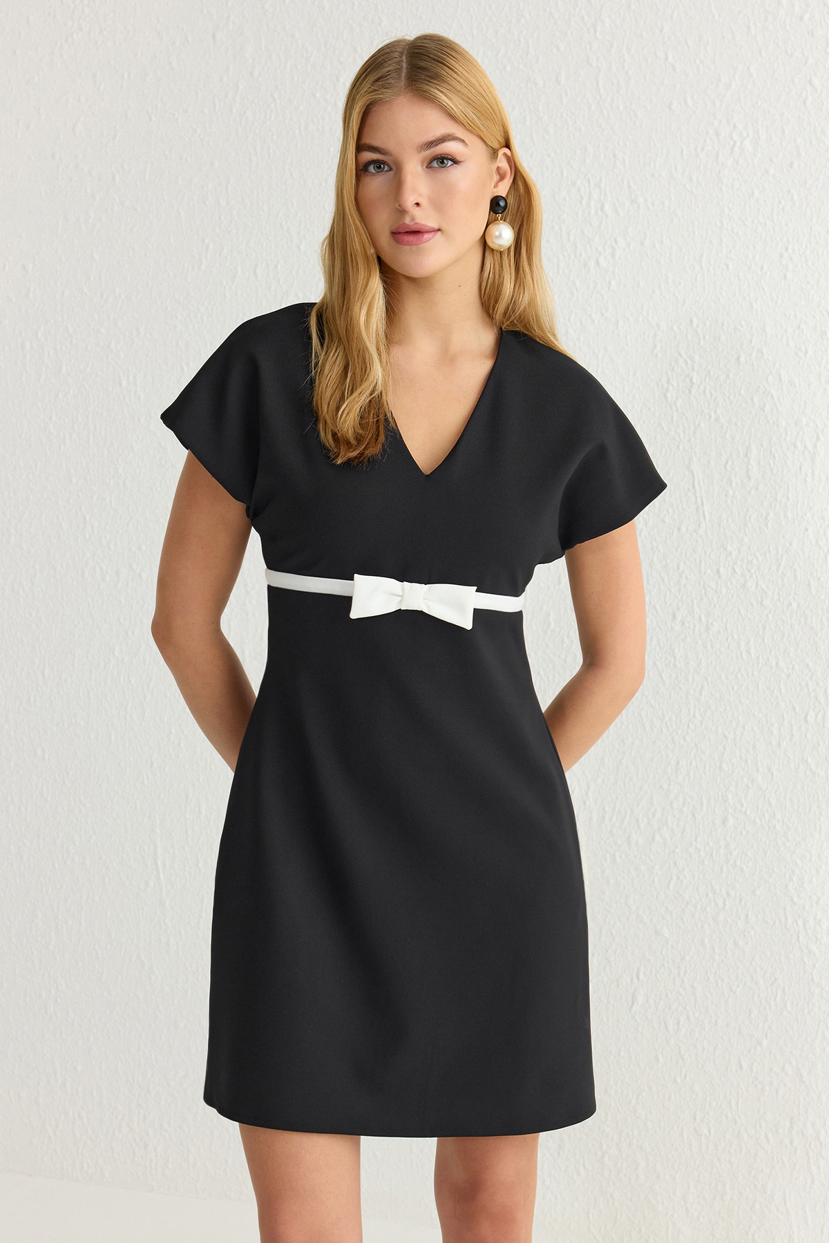 Trendyolmilla Siyah A Kesim Fiyonklu Mini Dokuma Elbise TWOSS25EL00274