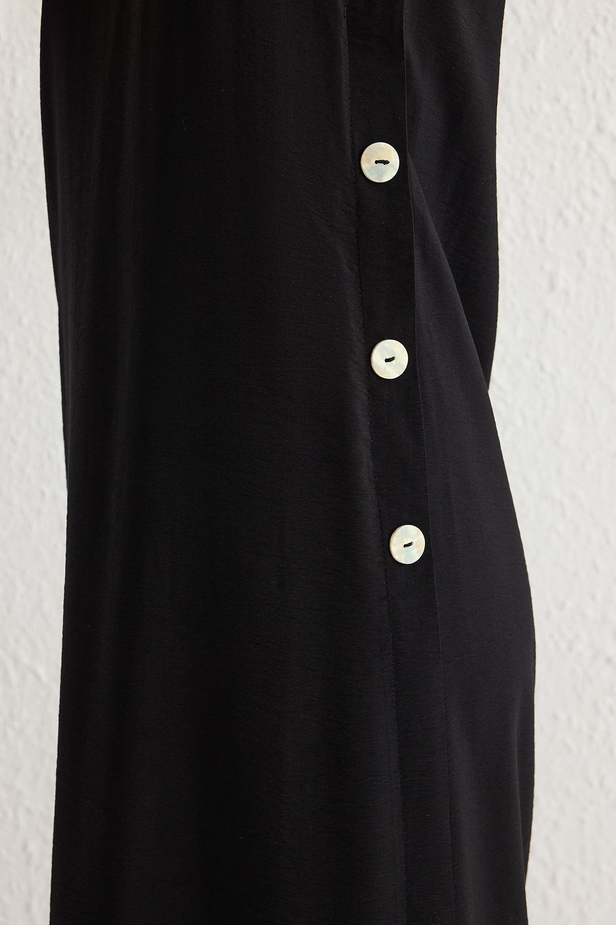 Trendyol Modest-Φόρεμα με μαύρο κουμπί με λεπτομέρεια υφαντό εσωτερικό TCTSS25EB00007 2