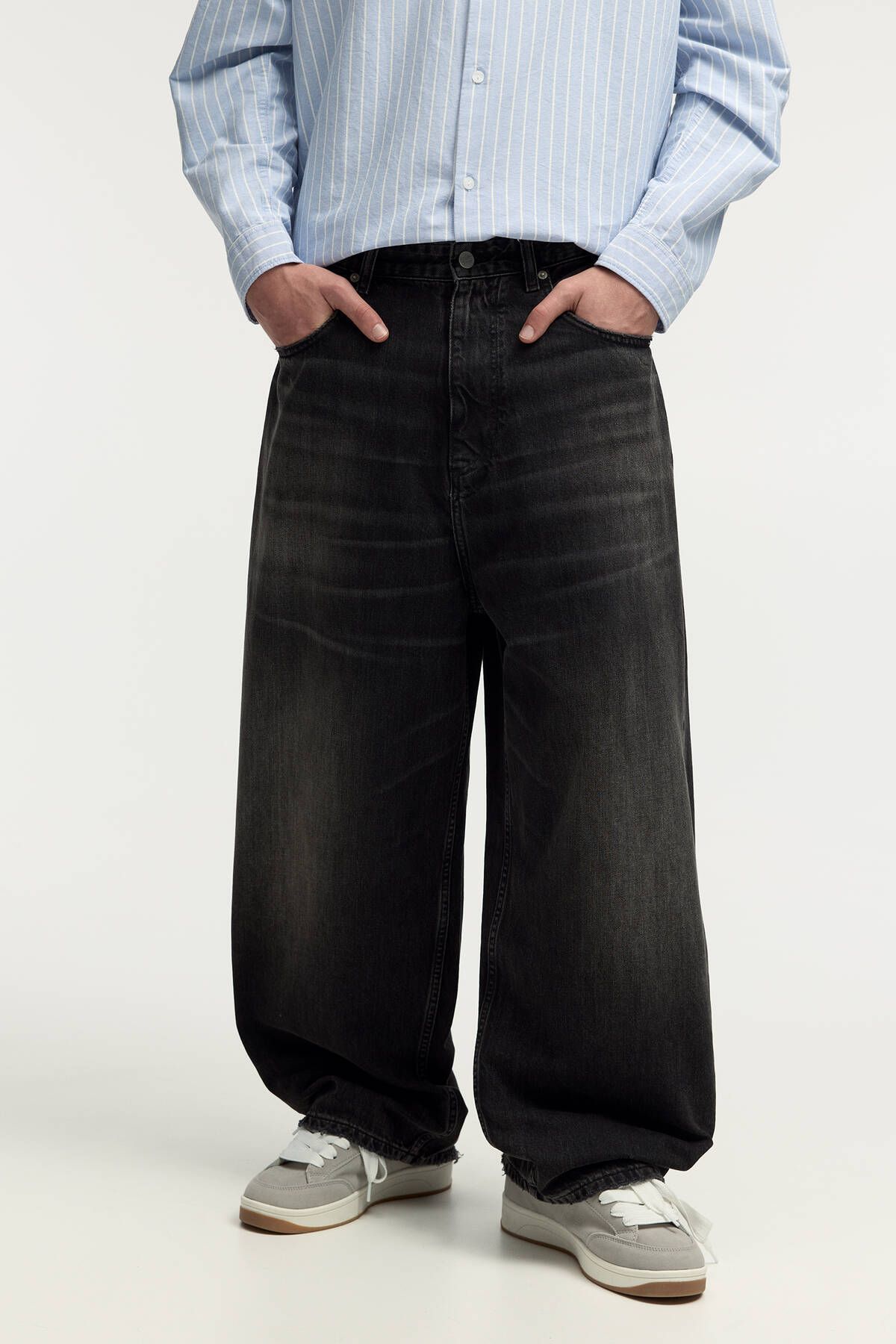 شلوار جین مشکی مردانه ژان فوق العاده با کم رنگ Pull Bear Pull & Bear
