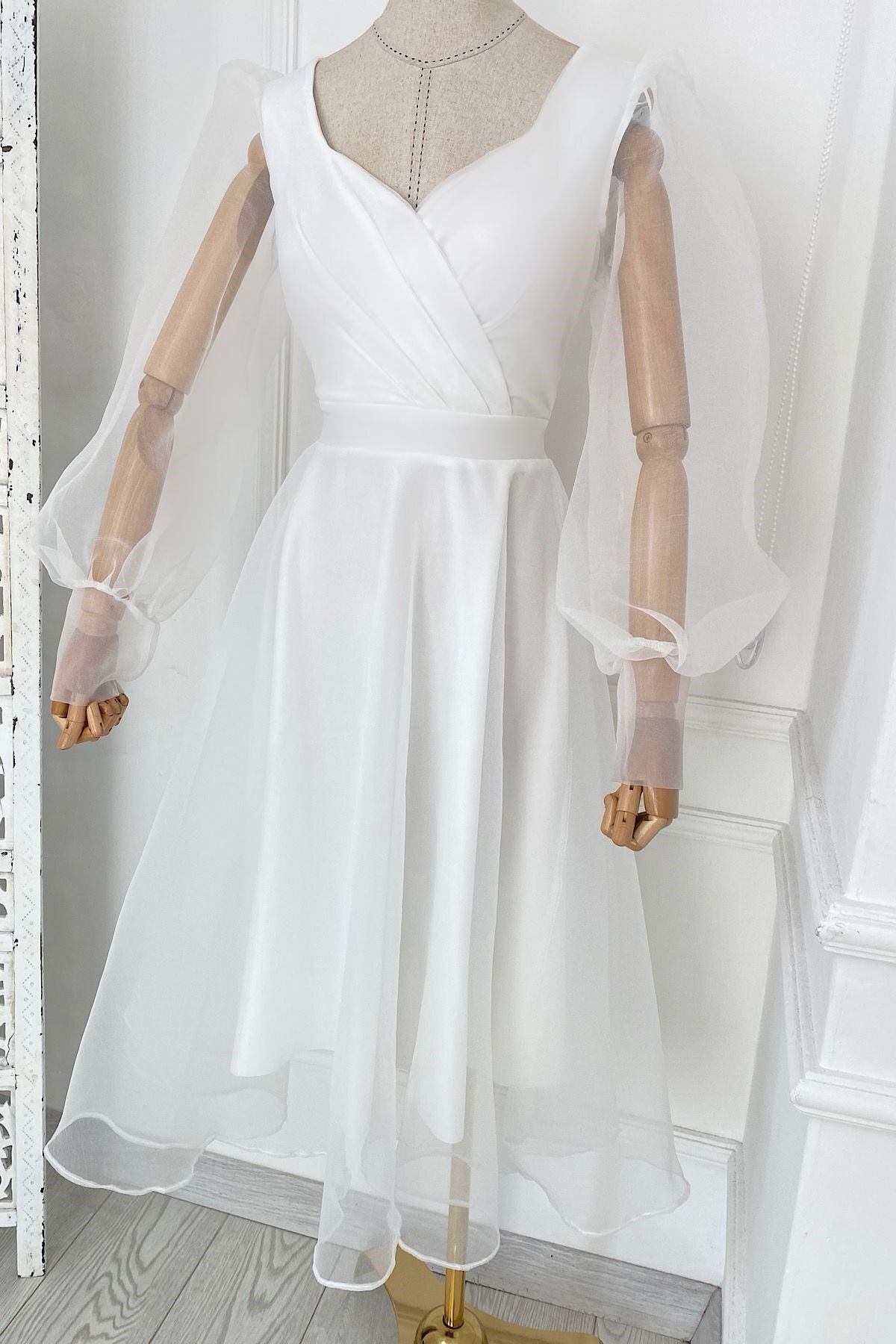 gesmoda-G0022 Model Rochie de designer din tul alb 3