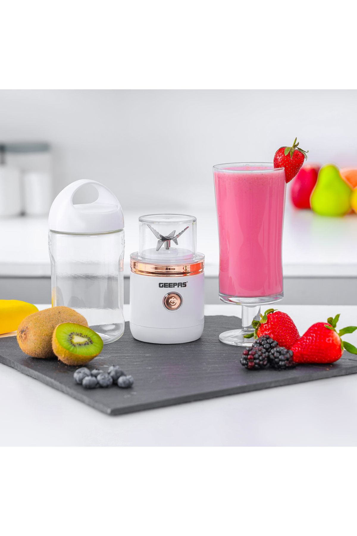Geepas-Rechargeable Portable Blender, 420 ml Capacity, Juicing Machine With Single Click Operation 4