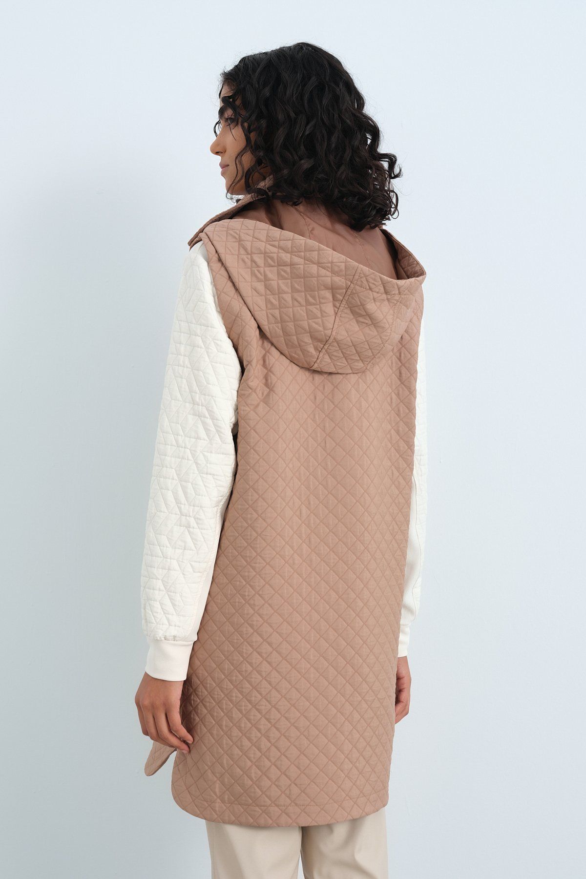Nihan-Thin Quilted Vest - Backed Design with Mink 4